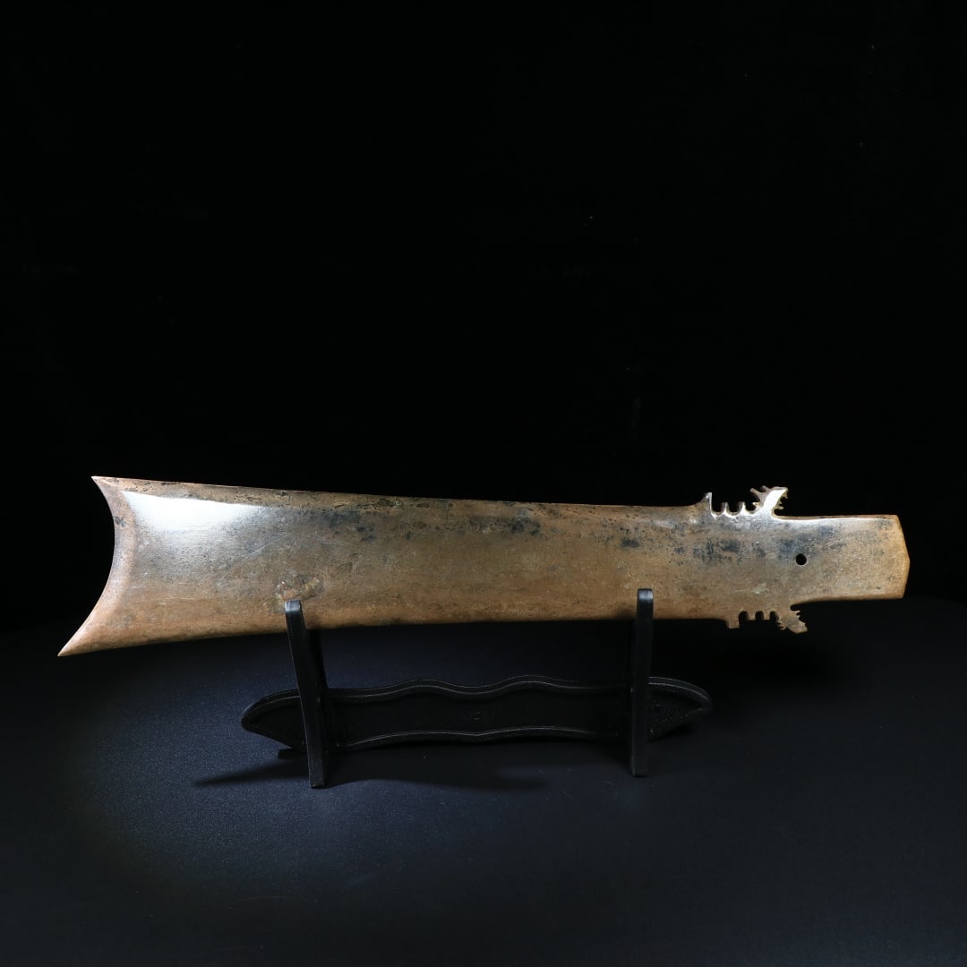 An Exquisite White Jade Ornament: An Exquisite White Jade Ornament,Han Dynasty,China,Size:15.9inx3.3inx0.3in,Weight:432g,白玉摆件,中国汉代