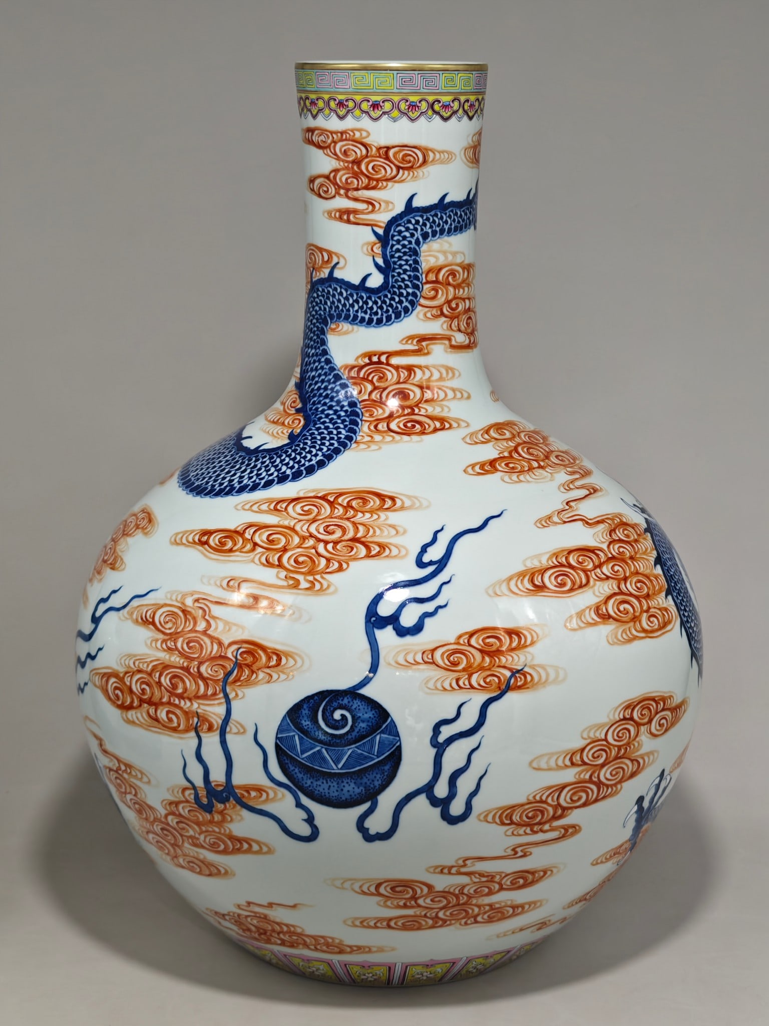 Blue and White Auspicious Cloud Pattern Dragon Pattern Vase - 2