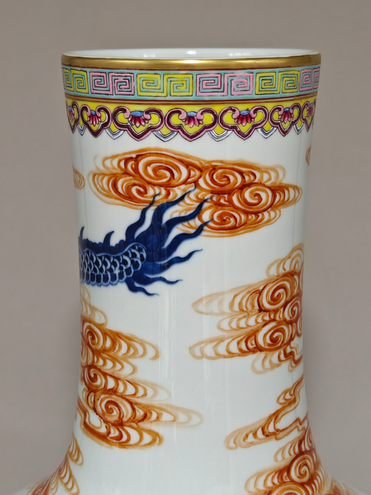 Blue and White Auspicious Cloud Pattern Dragon Pattern Vase - 5