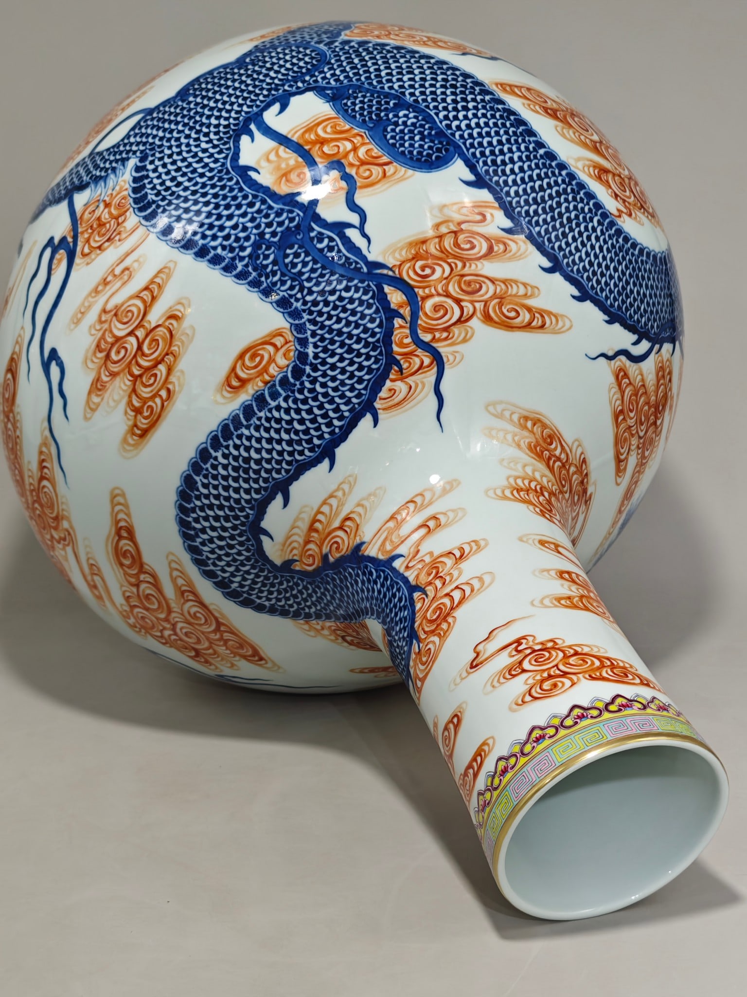 Blue and White Auspicious Cloud Pattern Dragon Pattern Vase - 8
