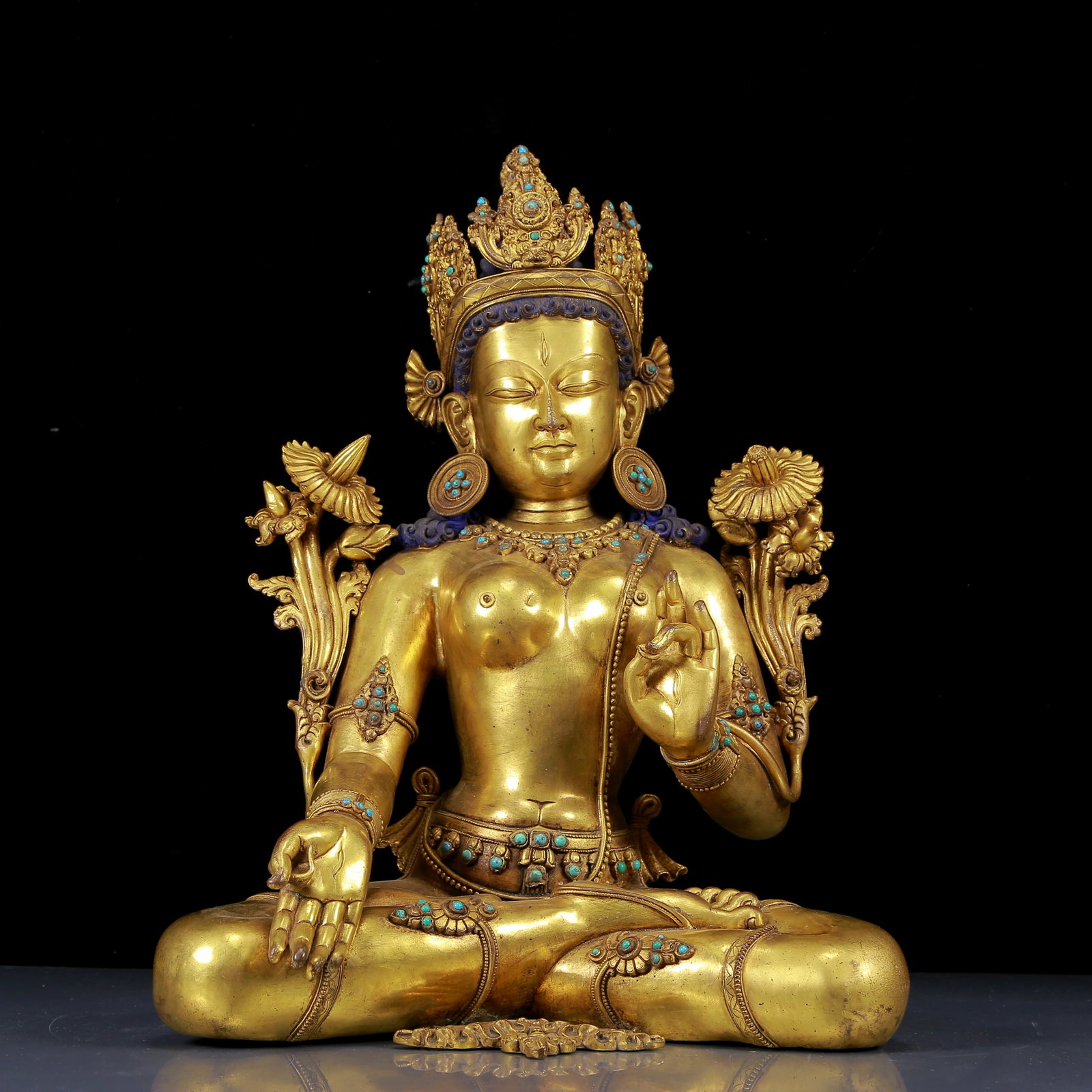 A Solemn Gilt Bronze Inlaid Turquoise Statue of Avalokitesvara: A Solemn Gilt Bronze Inlaid Turquoise Statue of Avalokitesvara,Ming Dynasty,China,Size:13.8inx9.8inx19.3in,Weight:11130g,铜鎏金嵌绿松石观音像