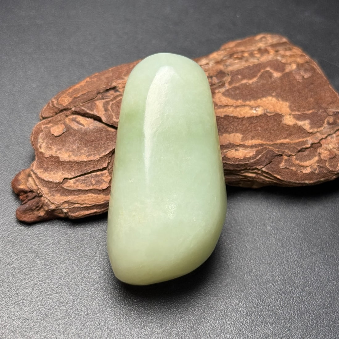 An Exquisite White Jade Hand Piece: An Exquisite White Jade Hand Piece,Han Dynasty,China,Size:3.3inx1.1inx0.9in,Weight:69g,白玉手把件,中国汉代