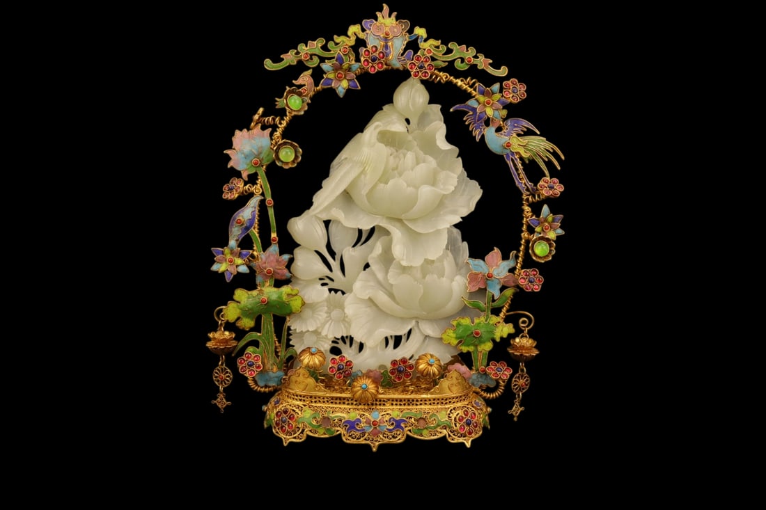 An Exquisite Filigree and Gilding Inlaid White Jade Ornament,Inlaid Gems: An Exquisite Filigree and Gilding Inlaid White Jade Ornament,Inlaid Gems,Qing Dynasty,China,with Qianlong Four-character