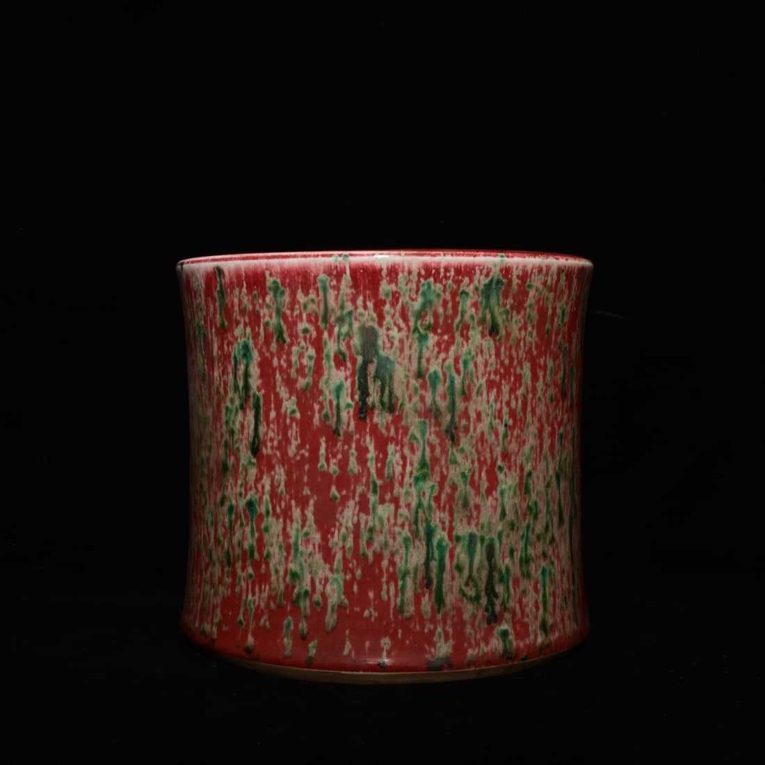 An Exquisite Flambe Glazed Brush Pot,: An Exquisite Flambe Glazed Brush Pot,Qing Dynasty, China,Kangxi Six-character Mark,Size:7.5inx7.9in窑变釉笔筒