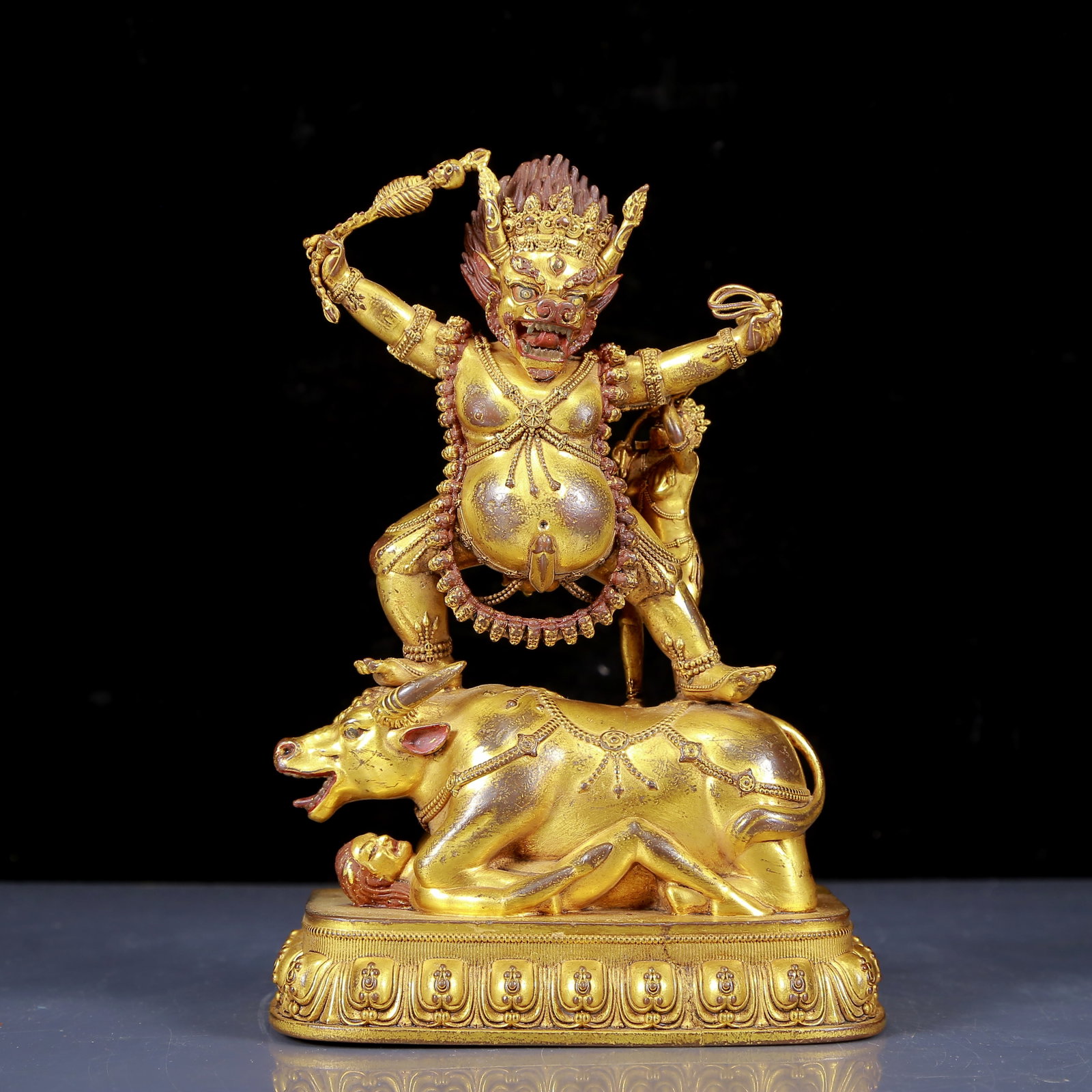 A Solemn Gilt Bronze Statue of Vajra: A Solemn Gilt Bronze Statue of Vajra,Ming Dynasty,China,Size:6.3inx3.5inx9.4in,Weight:2605g,铜鎏金金刚像,中国明代