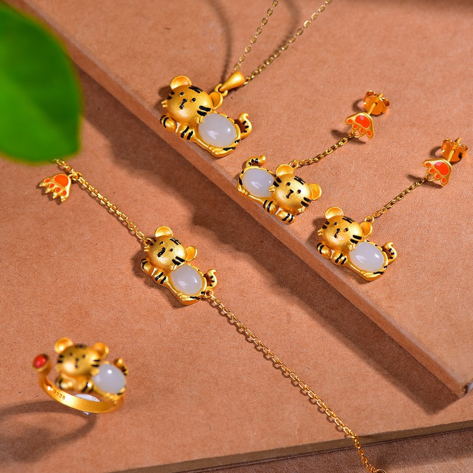 A Set of Fine Sterling Silver-Gold Plated Inlaid White Jade Enamel Jewelrys: A Set of Fine Sterling Silver-Gold Plated Inlaid White Jade Enamel Jewelrys,Size:7mmx9mm,6mmx8mm,6mmx8mm,6mmx8mm
