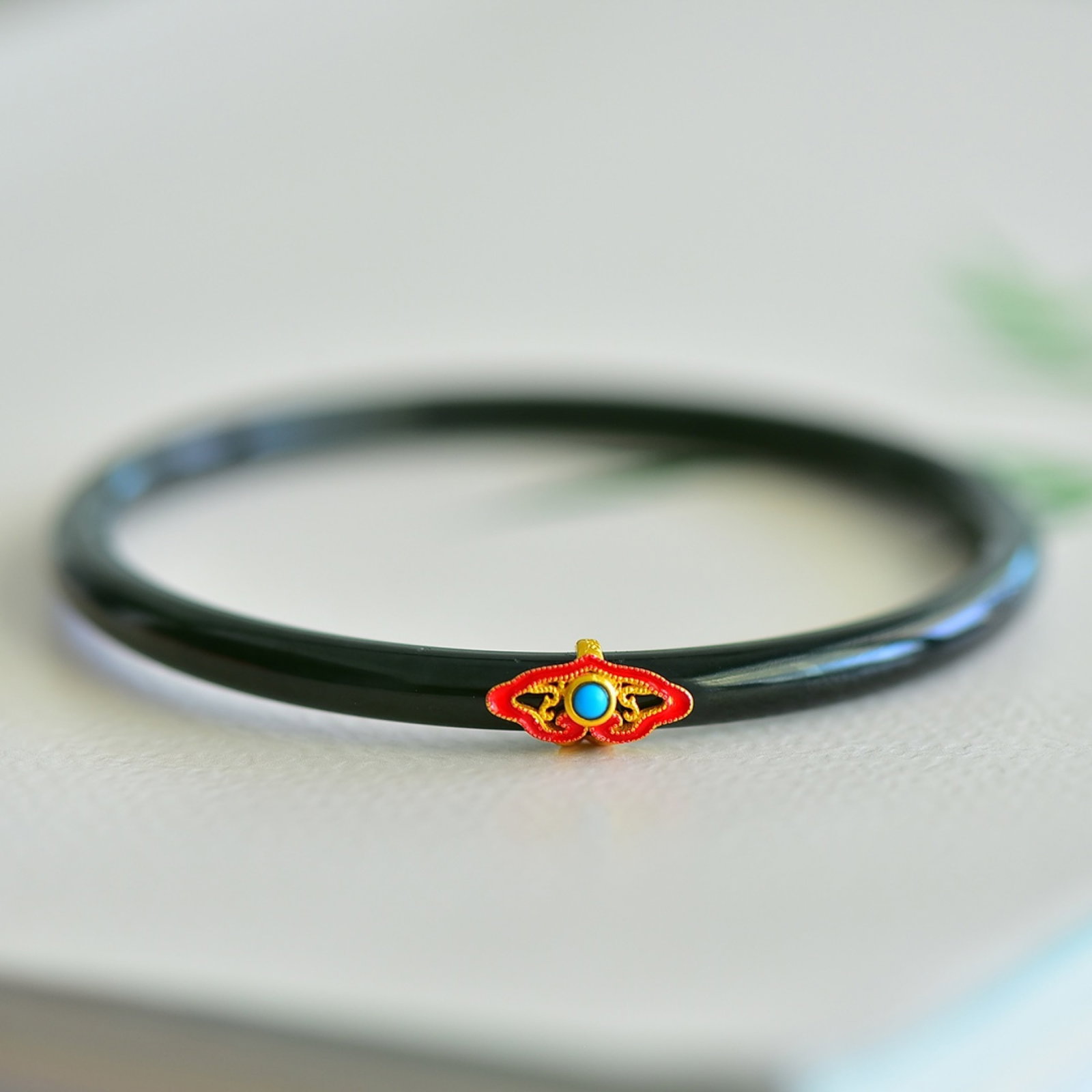An Exquisite Sterling Silver-Gold Plated Inlaid Black Jade Enamel Bracelets: An Exquisite Sterling Silver-Gold Plated Inlaid Black Jade Enamel Bracelets 纯银镀金镶黑玉珐琅手镯