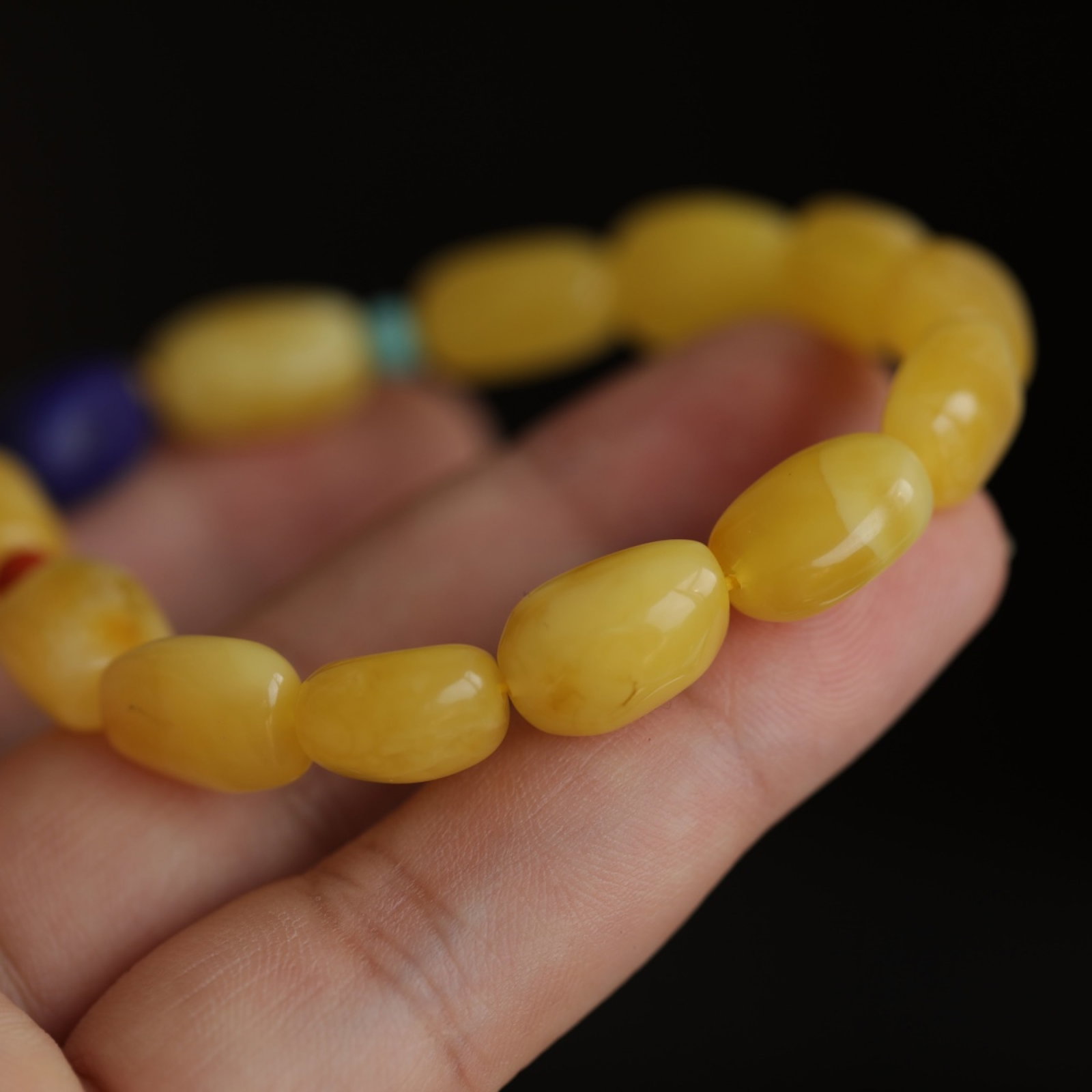 An Exquisite Amber Bracelets - 4