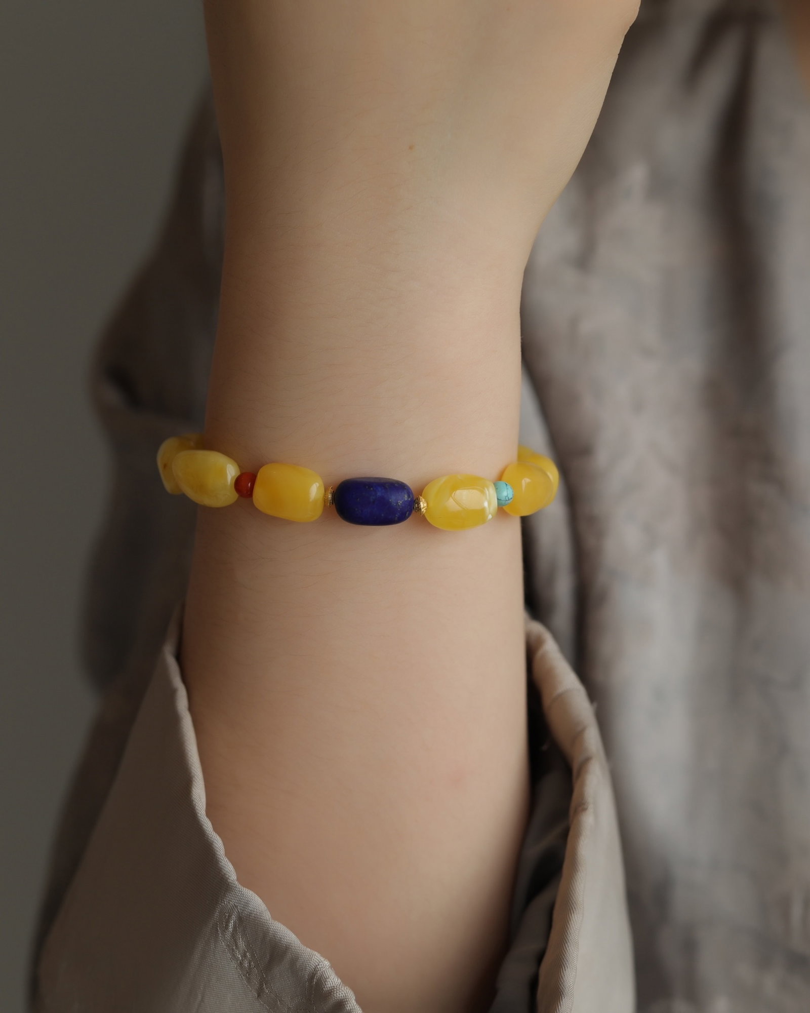 An Exquisite Amber Bracelets - 9