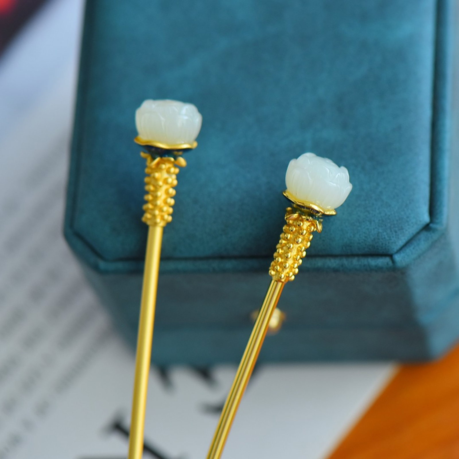 A Pair of Exquisite Sterling Silver-Gold Plated Inlaid White Jade Enamel Hairpins: A Pair of Exquisite Sterling Silver-Gold Plated Inlaid White Jade Enamel Hairpins Size:12mmx12mm