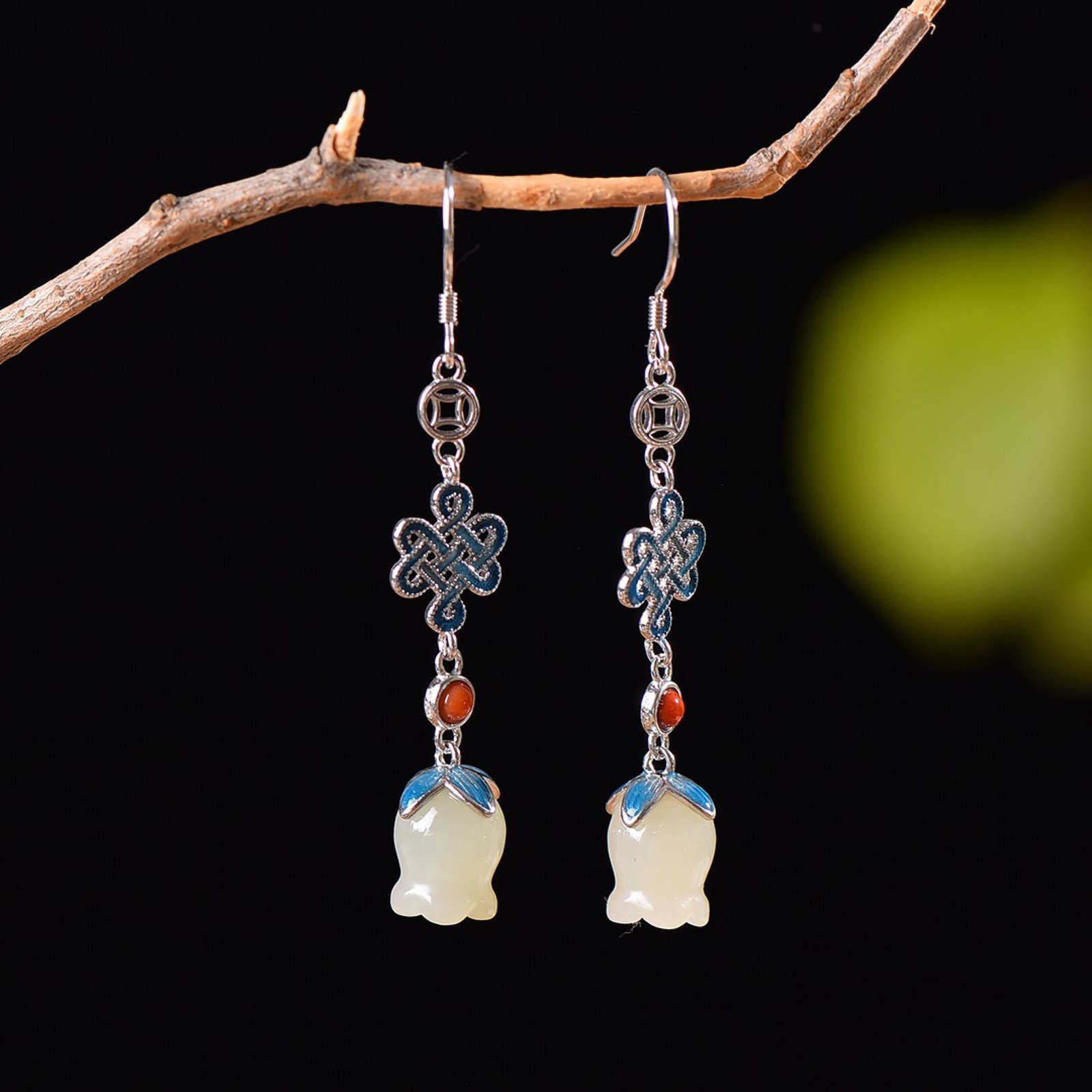 A Pair of Exquisite Sterling Silver Inlaid White Jade Enamel Earrings: A Pair of Exquisite Sterling Silver Inlaid White Jade Enamel Earrings,Size:9mmx11mm 一对纯银镶白玉珐琅耳环