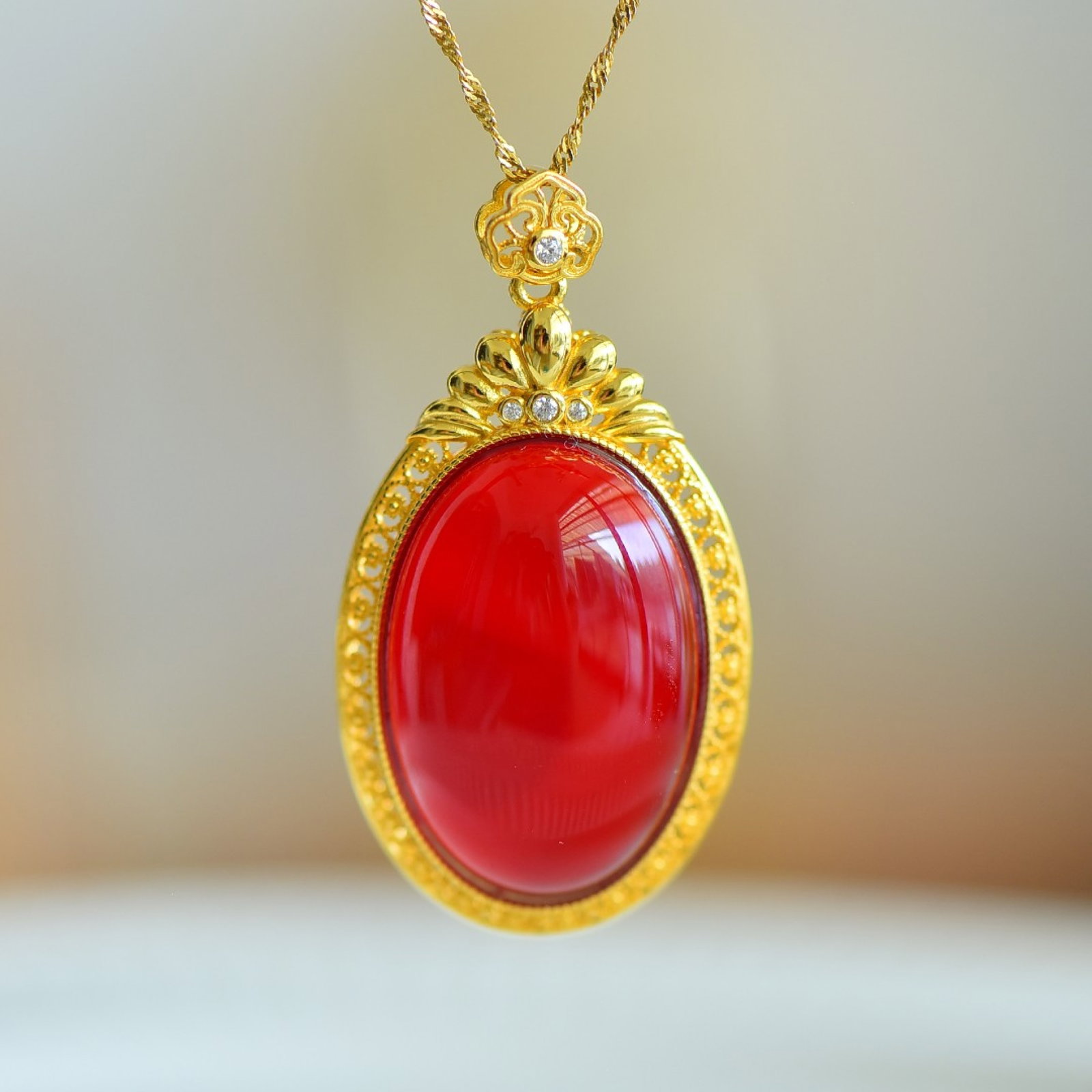 An Exquisite Sterling Silver-Gold Plated Inlaid Agate Pendant,Inlaid Diamond: An Exquisite Sterling Silver-Gold Plated Inlaid Agate Pendant,Inlaid Diamond,Size:20mmx30mm 纯银镀金镶玛瑙吊坠,嵌钻石