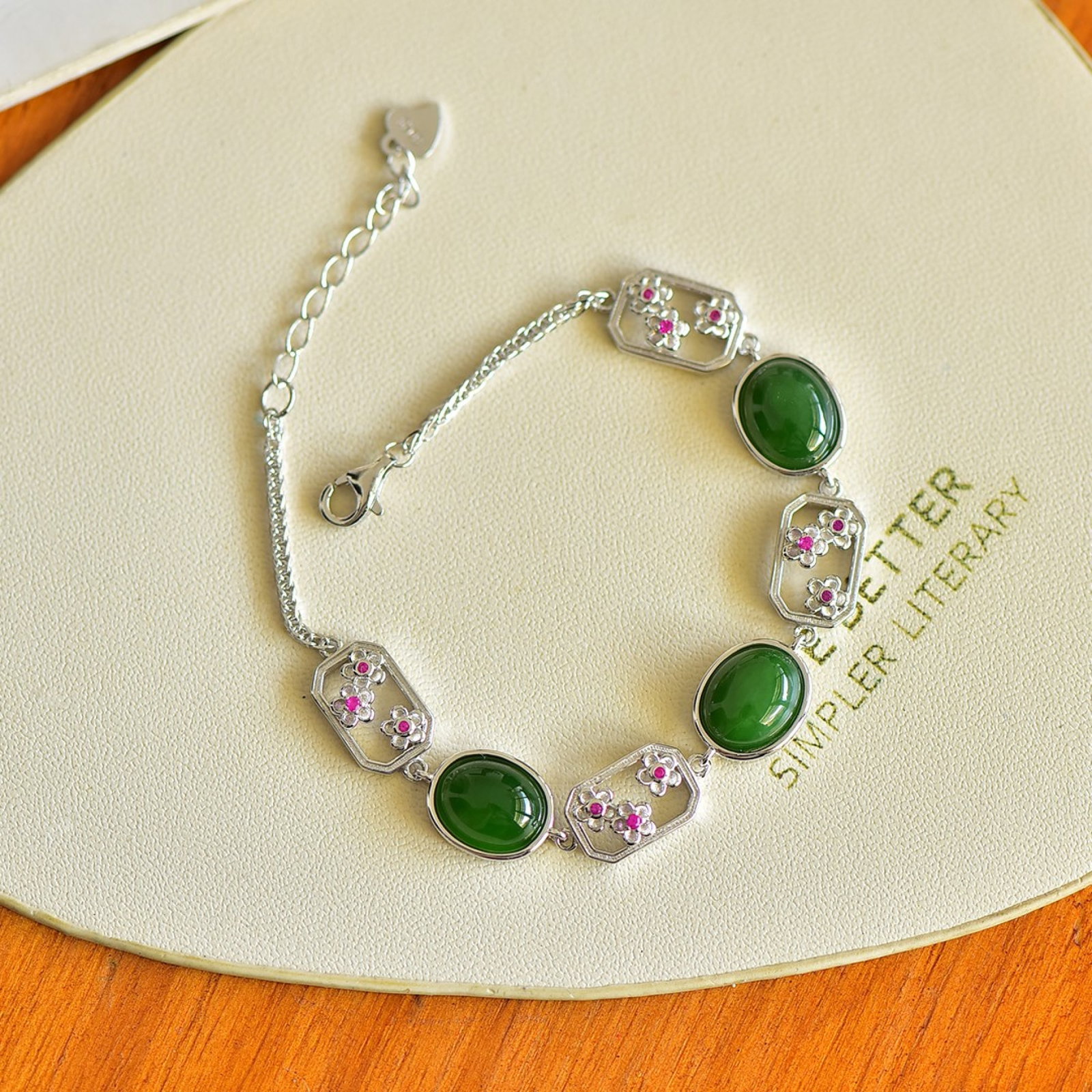 An Exquisite Sterling Silver Inlaid Jasper Bracelets,Inlaid Diamond: An Exquisite Sterling Silver Inlaid Jasper Bracelets,Inlaid Diamond,Size:8mmx10mm 纯银镶碧玉手链,嵌钻石