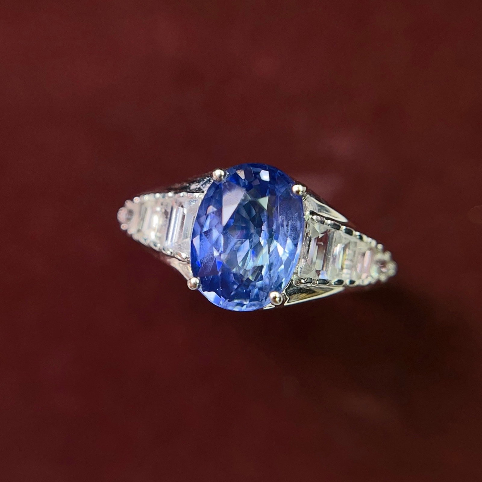 A Exquisite 18k Gold Inlaid 2.50ct Natural Sapphire Ring,Inlaid Gems: A Exquisite 18k Gold Inlaid 2.50ct Natural Sapphire Ring,Inlaid Gems,Total Weight:2.86g 18k金镶 2.50ct 天然蓝宝石戒指,嵌宝石