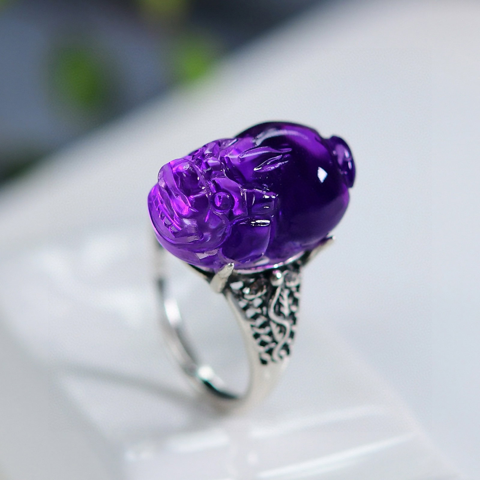 An Exquisite Sterling Silver Inlaid Crystal Pi Xiu Pattern Ring: An Exquisite Sterling Silver Inlaid Crystal Pi Xiu Pattern Ring,Size:19.7mmx12.4mmx10.8mm 纯银镶水晶貔貅纹戒指