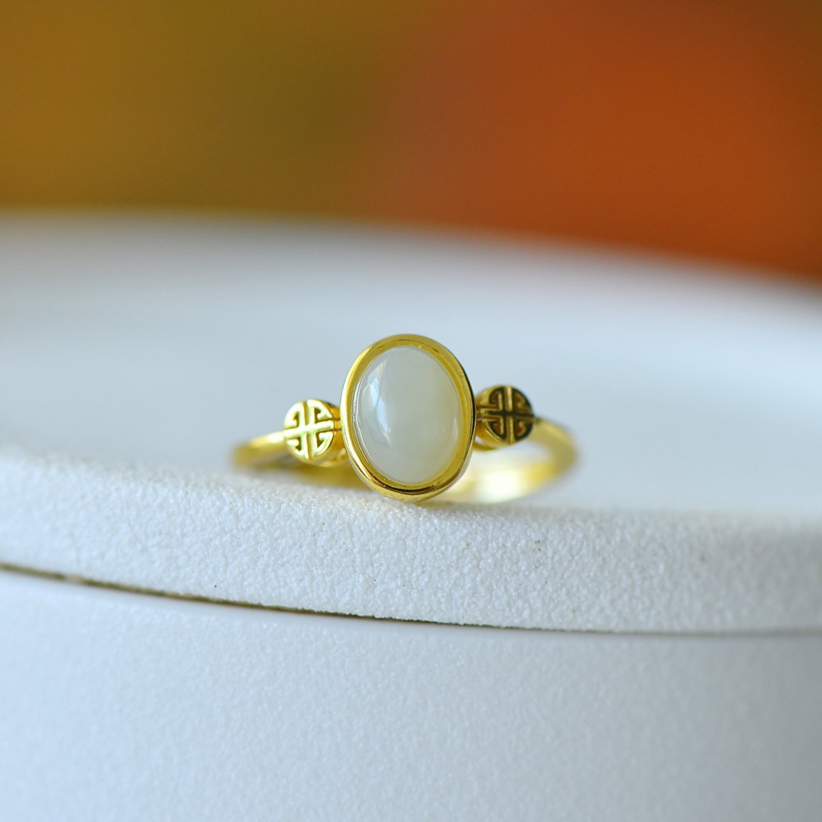 An Exquisite Sterling Silver-Gold Plated Inlaid White Jade Ring: An Exquisite Sterling Silver-Gold Plated Inlaid White Jade Ring,Size:6mmx8mm 纯银镀金镶白玉戒指