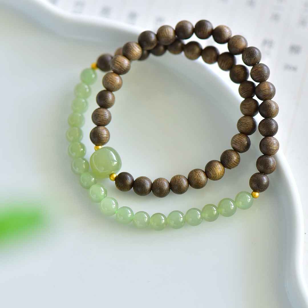 An Exquisite Greenish Jade Eaglewood Bracelets: An Exquisite Greenish Jade Eaglewood Bracelets,Size:6mm 青白玉沉香木手串