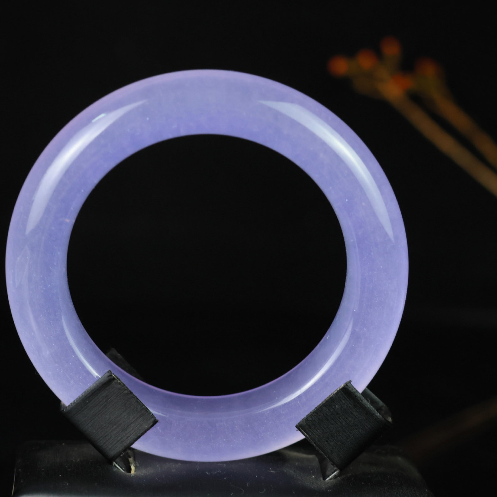 An Exquisite Jadeite Bracelets: An Exquisite Jadeite Bracelets,Size:63mmx16mmx13mm 翡翠手镯