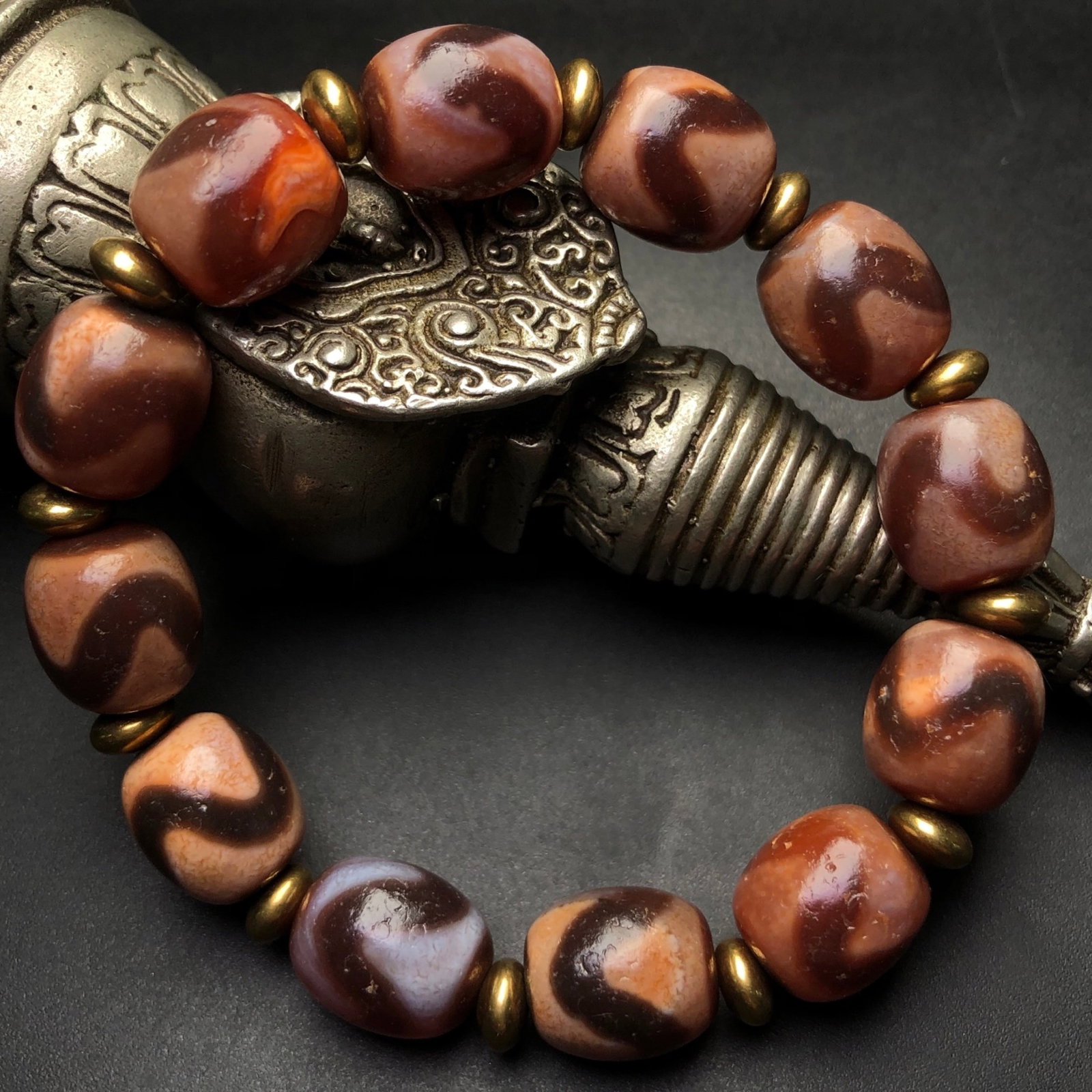 An Exquisite Dzi Bead Bracelets - 4