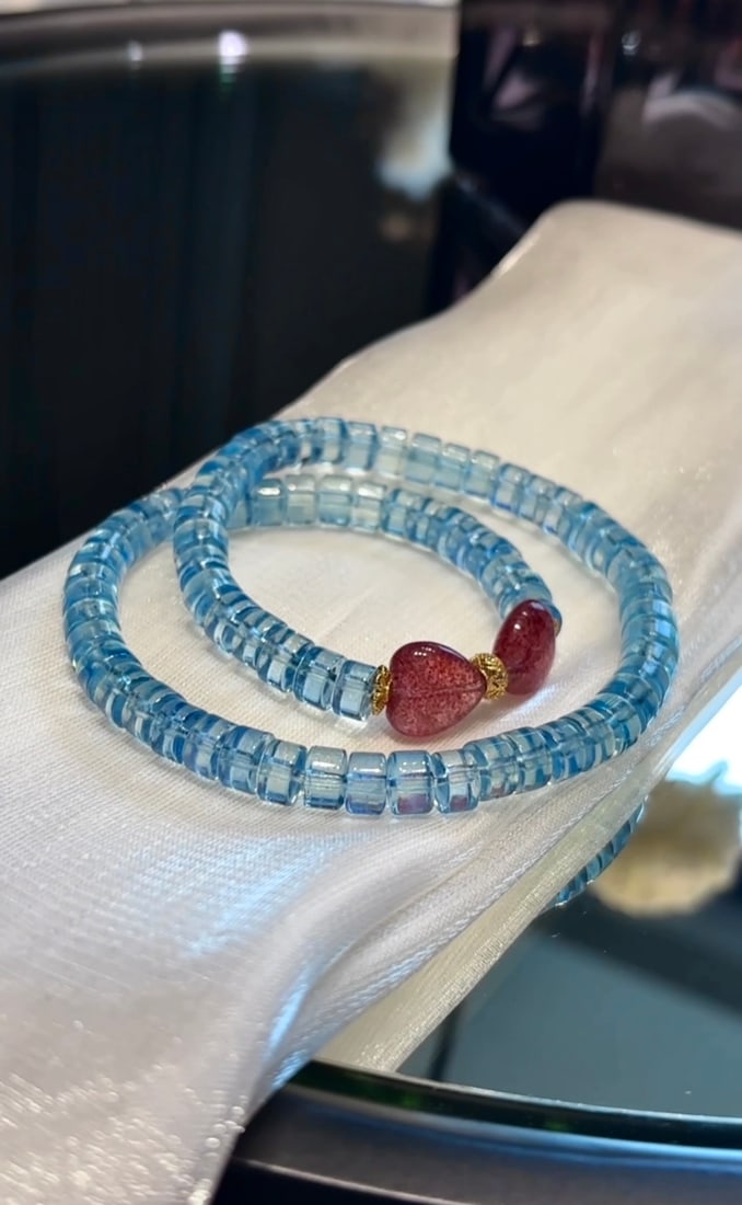 An Exquisite Aquamarine Bracelets: An Exquisite Aquamarine Bracelets,Size:7mm,Weight:32.5g 海蓝宝手串