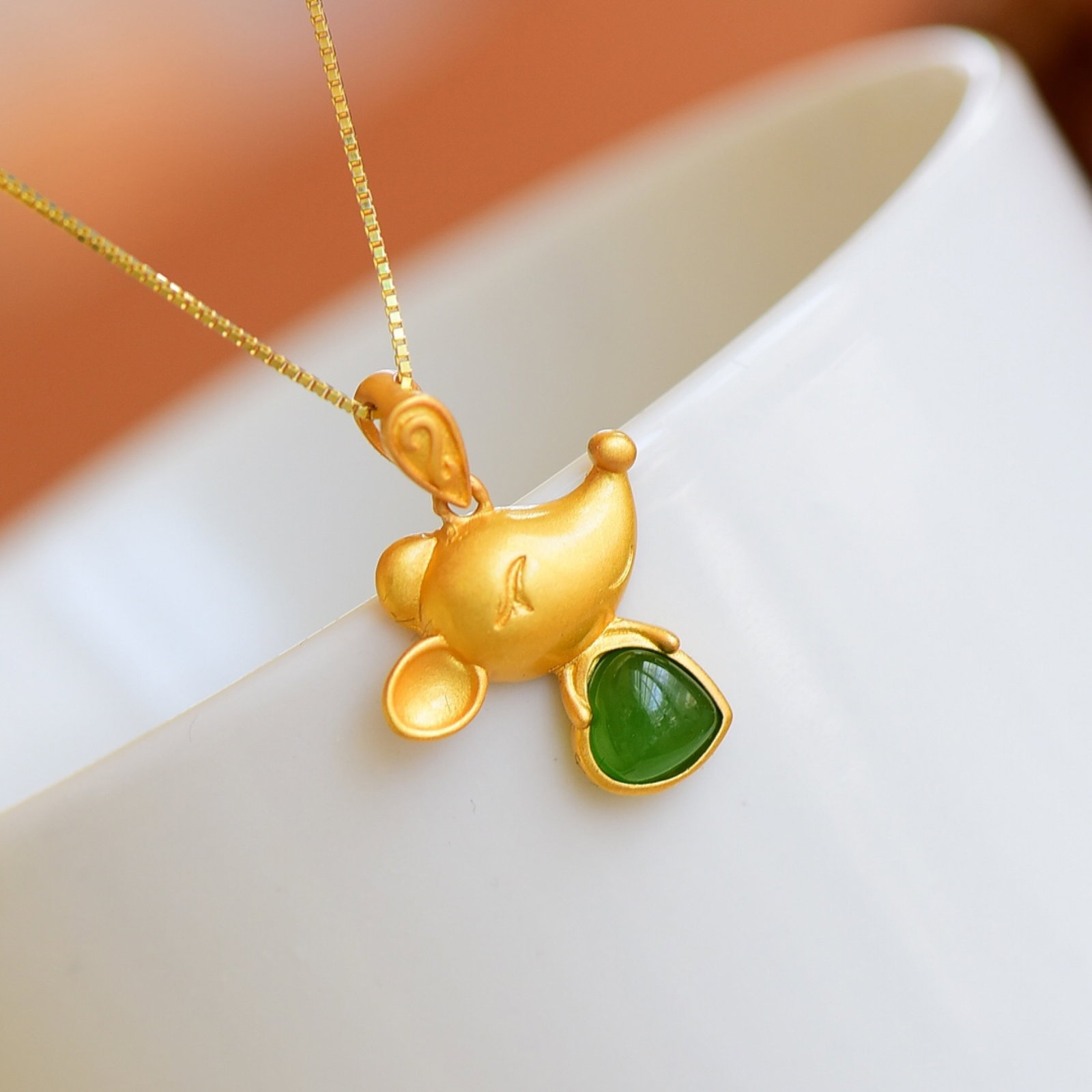 An Exquisite Sterling Silver-Gold Plated Inlaid Jasper Pendant: Sterling Silver-Gold Plated Inlaid Jasper Pendant,Size:6mmx6mm 纯银镀金镶碧玉吊坠,尺寸:6mmx6mm