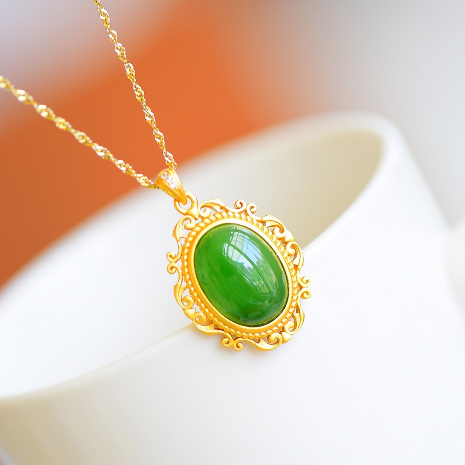 An Exquisite Sterling Silver-Gold Plated Inlaid Jasper Pendant: An Exquisite Sterling Silver-Gold Plated Inlaid Jasper Pendant,Size:12mmx16mm 一个精美的纯银镀金镶碧玉吊坠