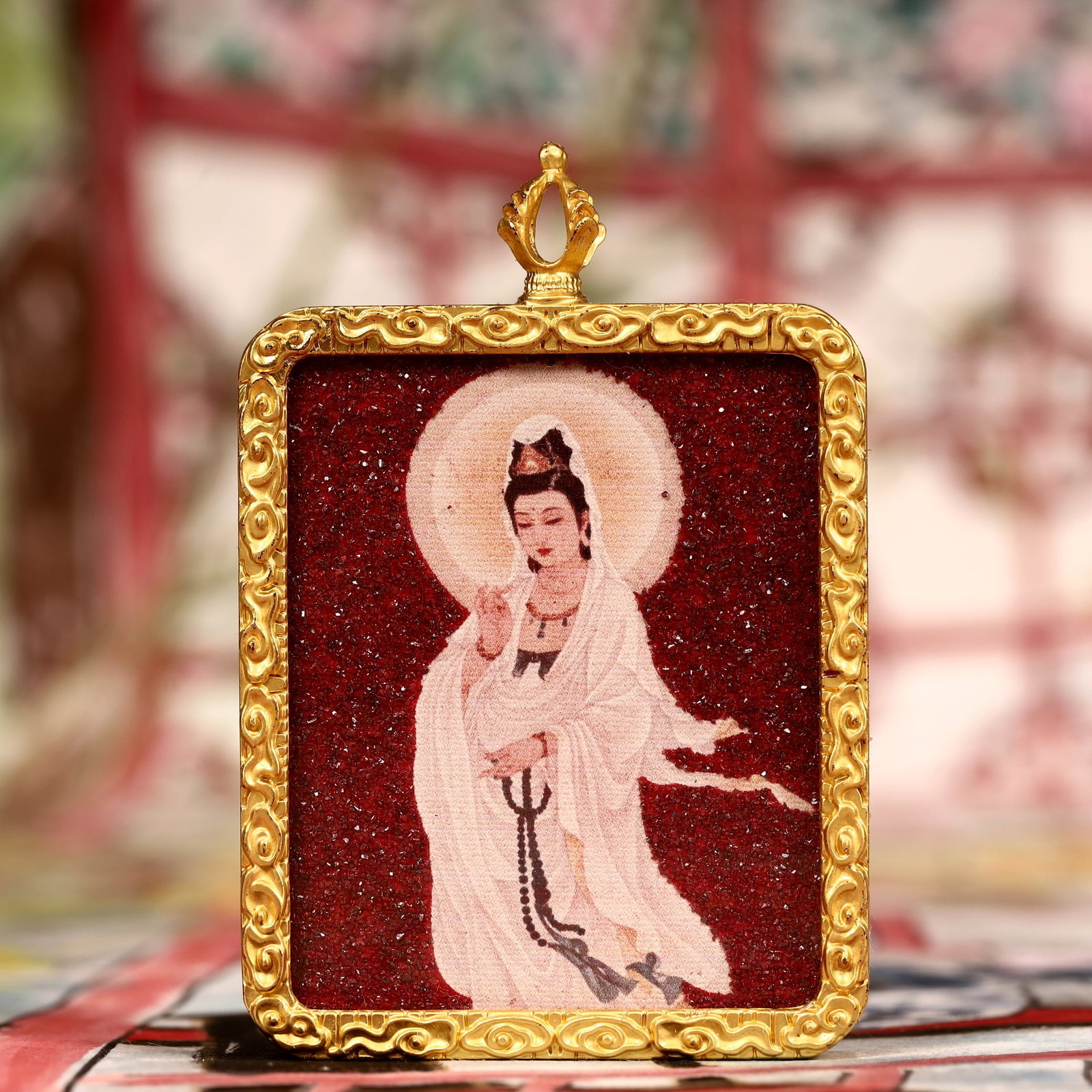 An Exquisite Painted Color Statue of Avalokitesvara Tangka: An Exquisite Painted Color Statue of Avalokitesvara Tangka,Size:2inx2.8in 彩绘观音像唐卡