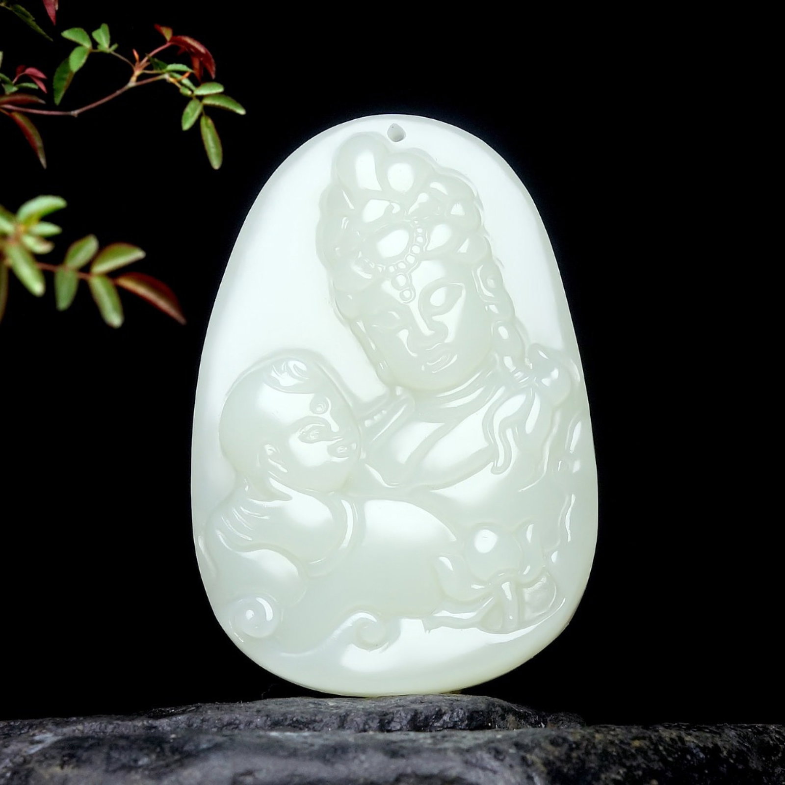 An Exquisite White Jade Statue of Avalokitesvara Pendant: An Exquisite White Jade Statue of Avalokitesvara Pendant,Size:52.5mmx36mmx8mm 白玉观音像挂件