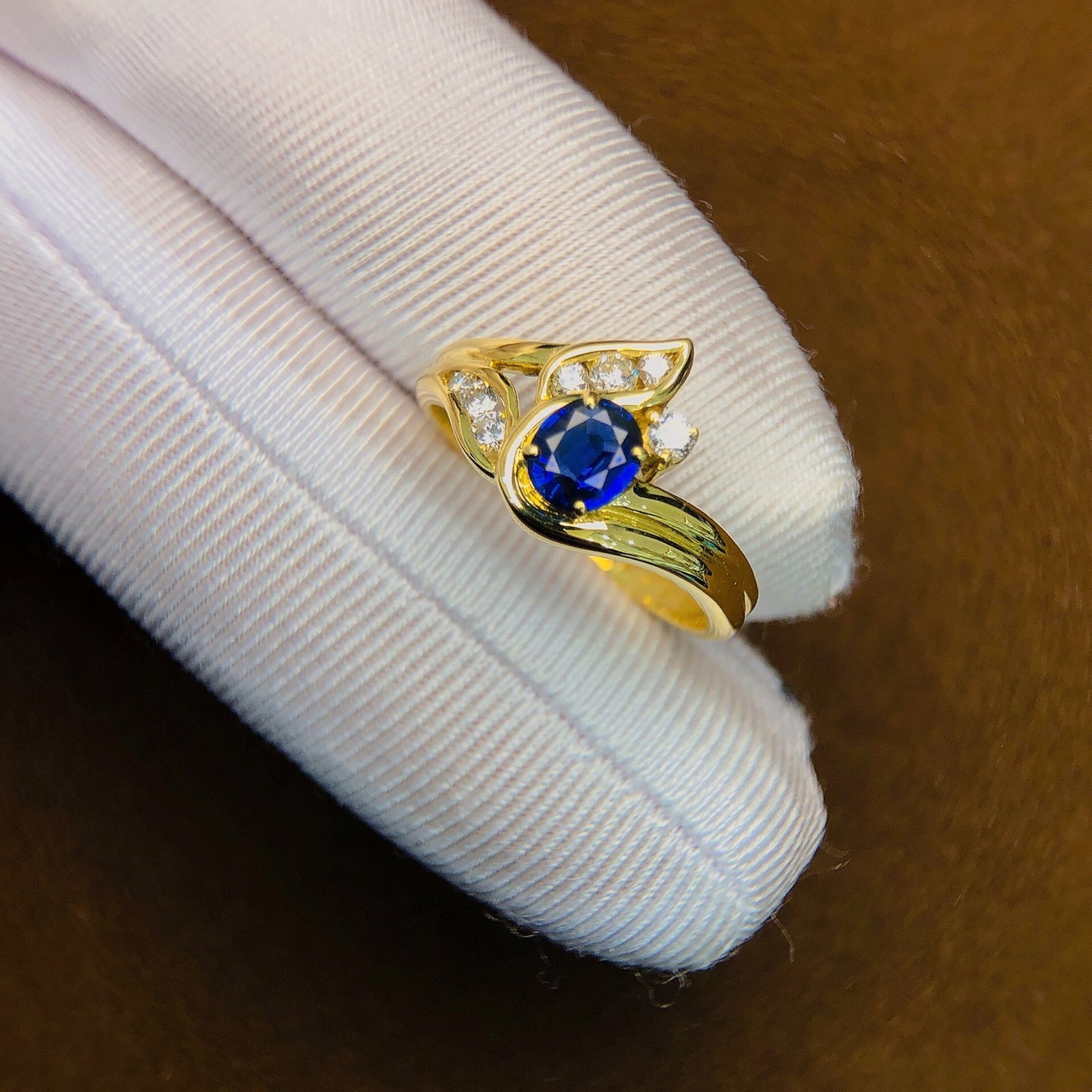 0.48Ctw Sterling Silver-Gold Plated Inlaid Natural Sapphire Ring: 0.48Ctw Sterling Silver-Gold Plated Inlaid Natural Sapphire Ring,Size:5.1mmx4.4mm 0.48Ctw纯银镀金嵌天然蓝宝石戒指