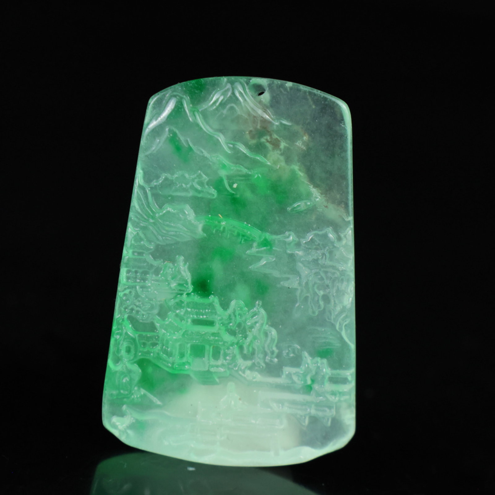 An Exquisite Jadeite Landscape Pattern Pendant: An Exquisite Jadeite Landscape Pattern Pendant,Size:51mmx41mmx6mm 翡翠山水纹挂件