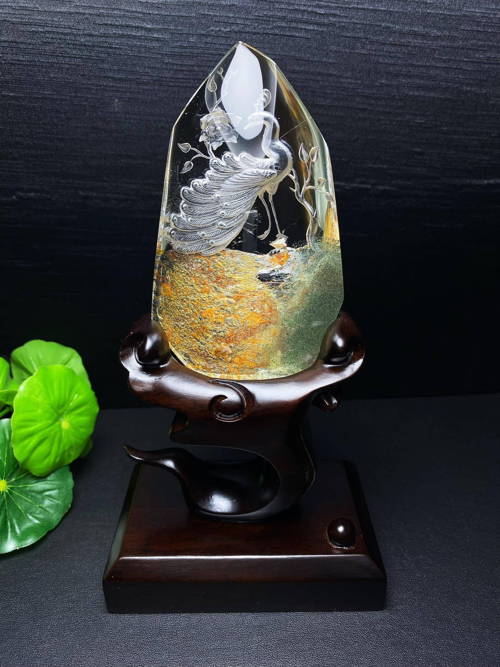 An Exquisite Crystal Flower and Bird Pattern Ornament (1 of 6)