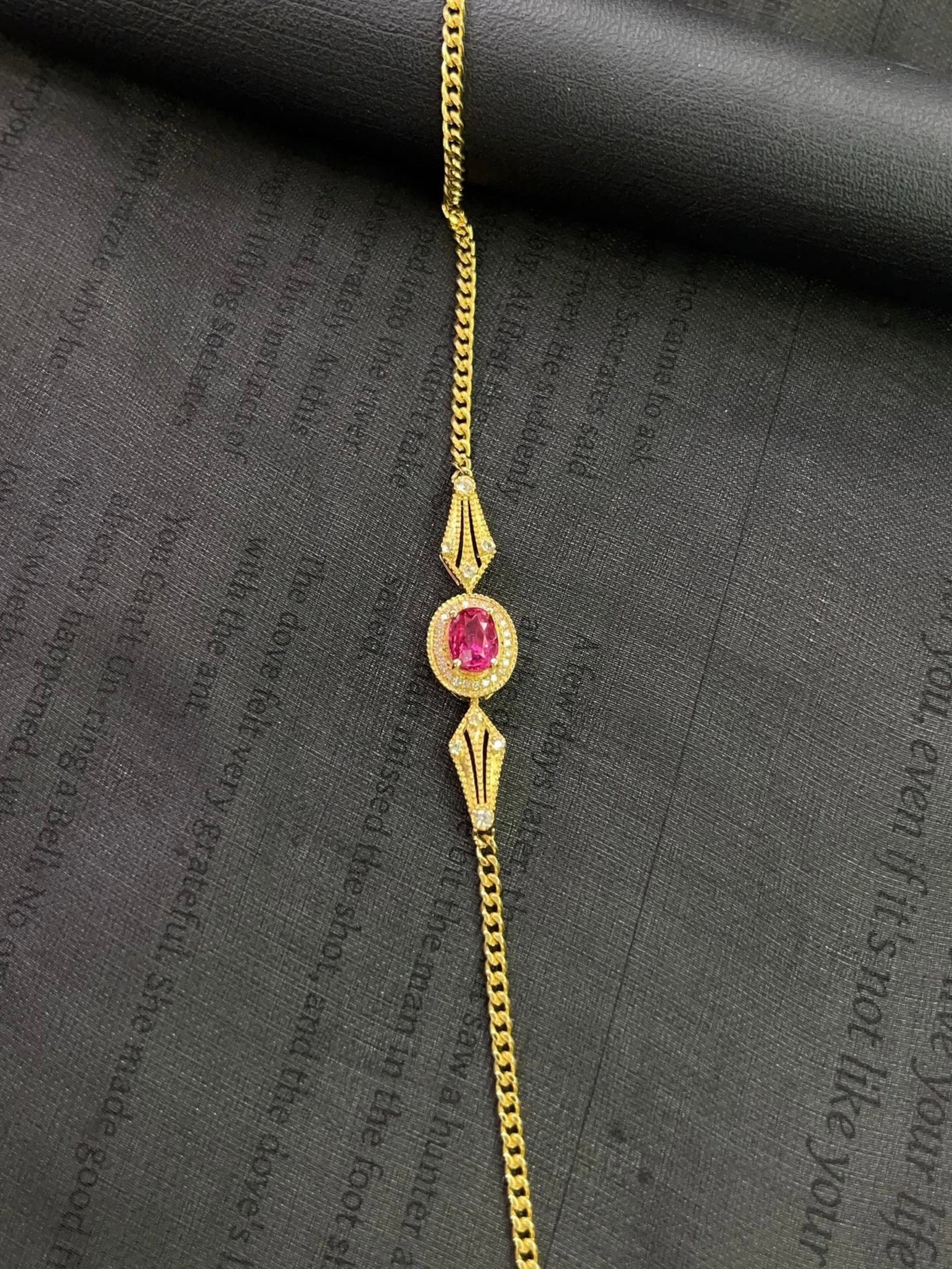 A Exquisite 18k Gold Inlaid 0.70ct Natural Ruby Bracelets,Inlaid Diamond: A Exquisite 18k Gold Inlaid 0.70ct Natural Ruby Bracelets,Inlaid Diamond,Total Weight:2.23g 18k金镶 0.70ct 天然红宝石手链,嵌钻石