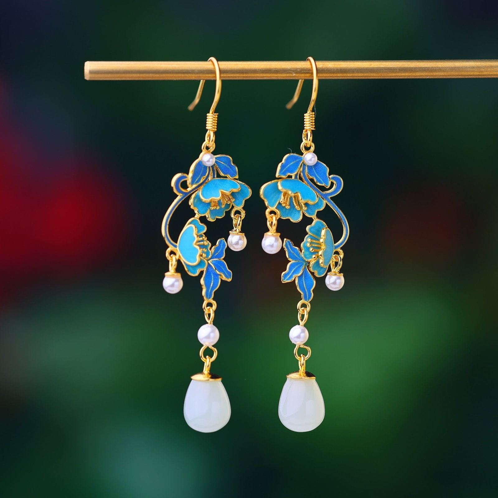 A Pair of Exquisite Sterling Silver-Gold Plated Inlaid White Jade Earrings,Inlaid Pearls: A Pair of Exquisite Sterling Silver-Gold Plated Inlaid White Jade Earrings,Inlaid Pearls,Size:7mmx10mm 一对纯银镀金镶白玉耳环,嵌