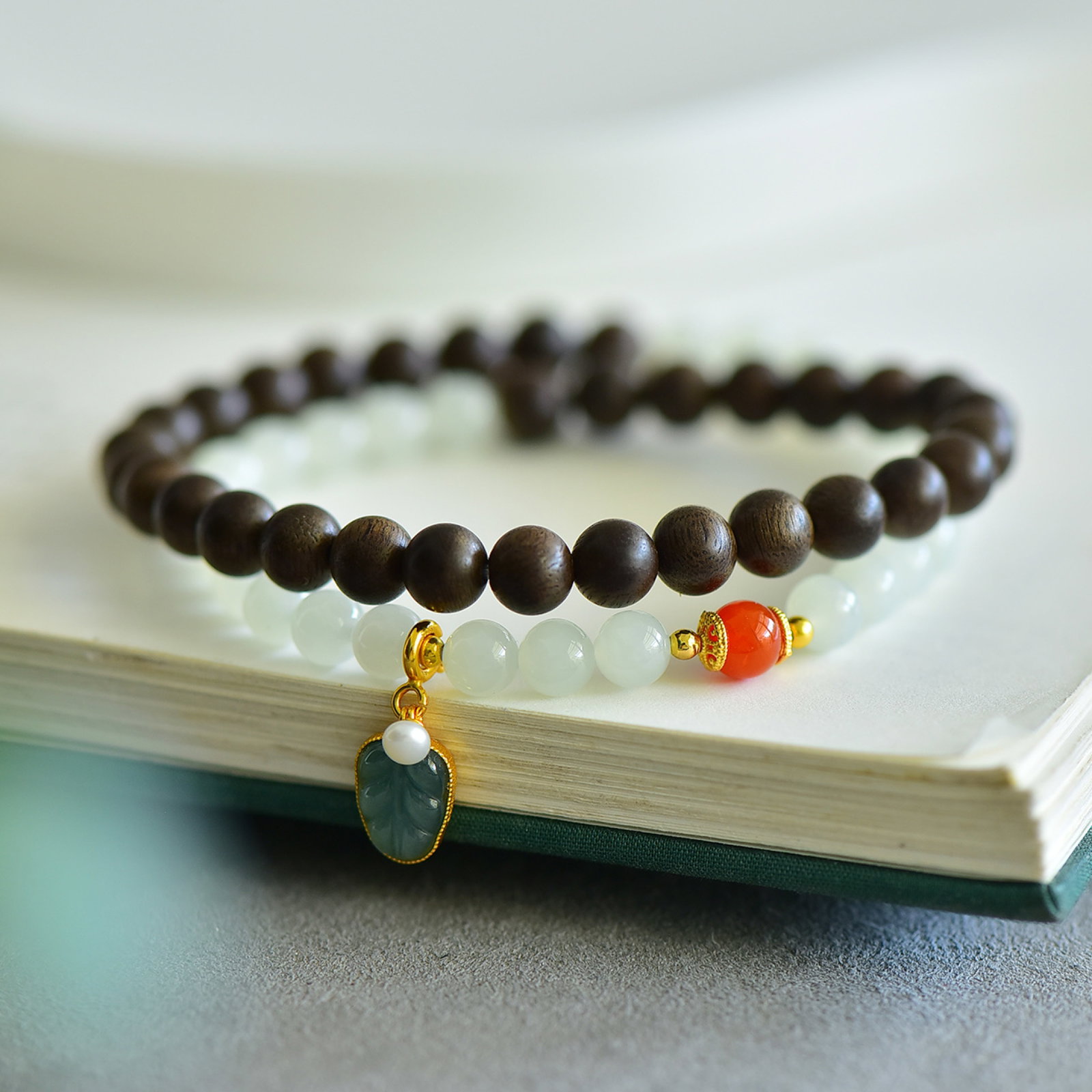 An Exquisite White Jade Eaglewood Bracelets: An Exquisite White Jade Eaglewood Bracelets,Size:6mm 寓意:金枝玉叶,红红火火