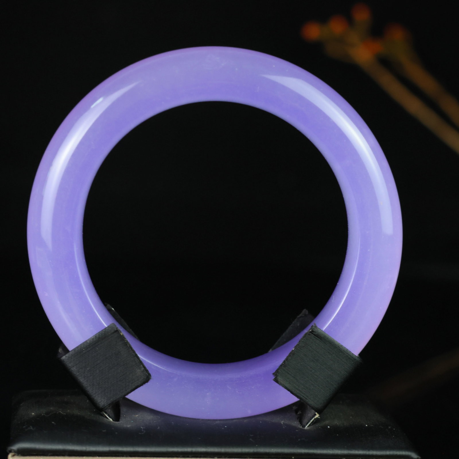 An Exquisite Jadeite Bracelets: An Exquisite Jadeite Bracelets,Size:64mmx16mmx13mm 翡翠手镯