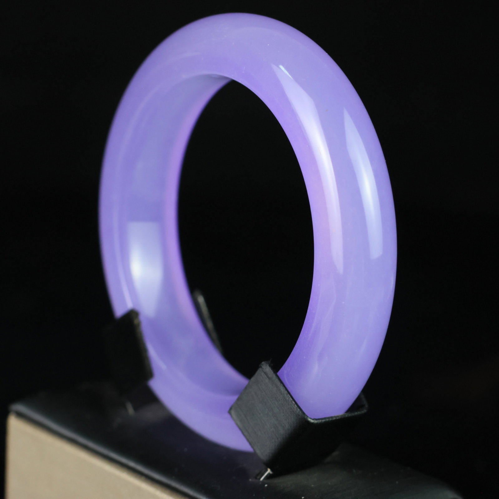 An Exquisite Jadeite Bracelets - 4