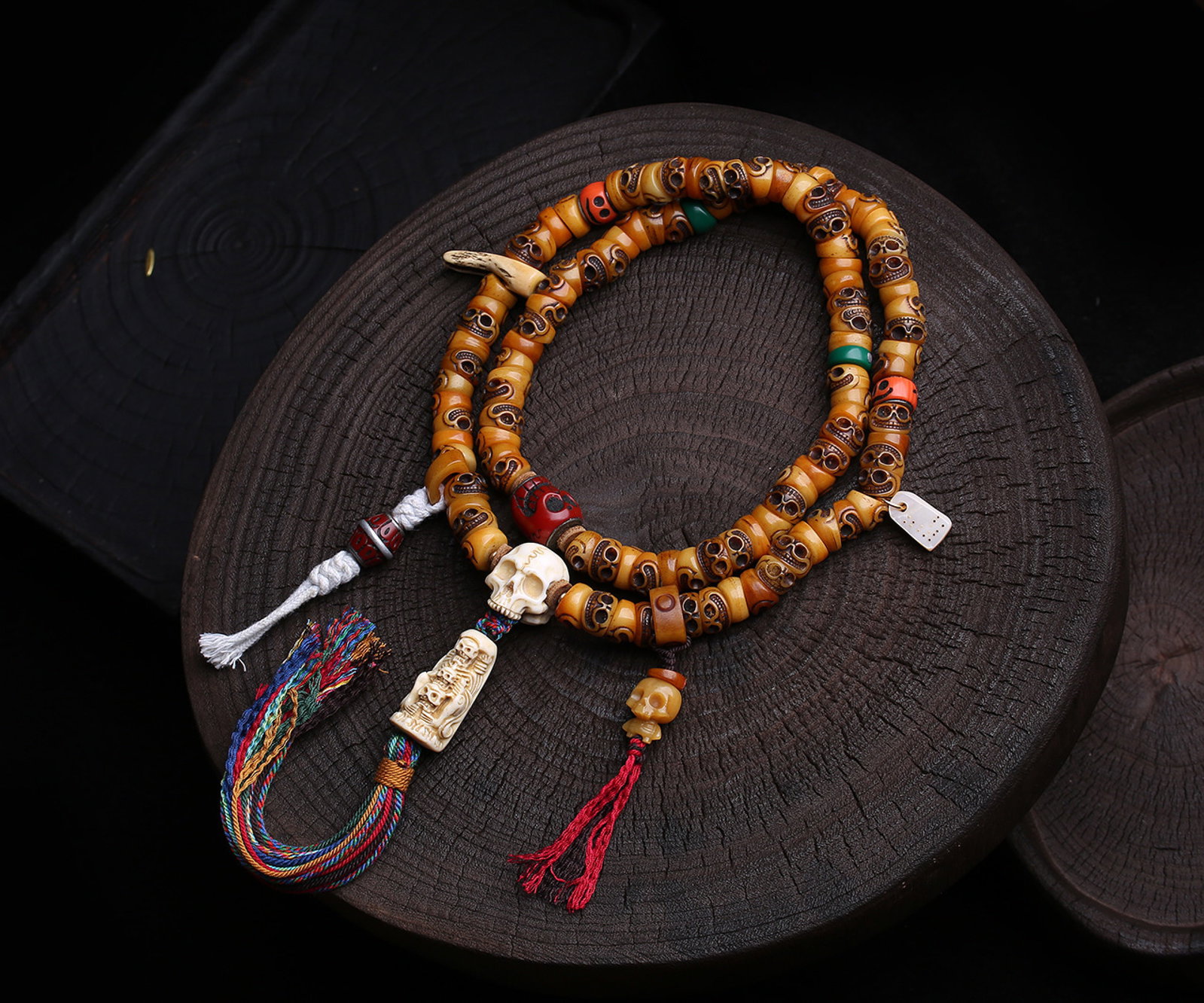 An Exquisite Bracelets: An Exquisite Bracelets,Size:12mmx8mm,Total Weight:152g 手串