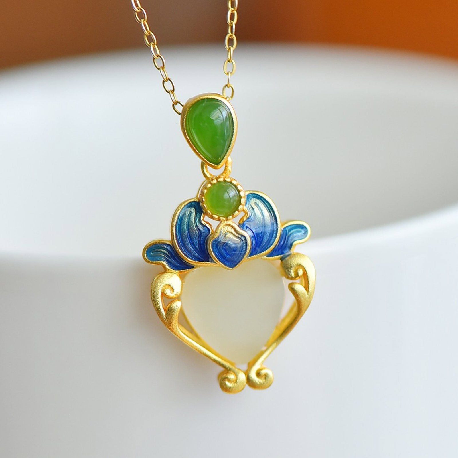 An Exquisite Sterling Silver-Gold Plated Inlaid White Jade Enamel Pendant,Inlaid Jasper: An Exquisite Sterling Silver-Gold Plated Inlaid White Jade Enamel Pendant,Inlaid Jasper,Size:10mmx10mm