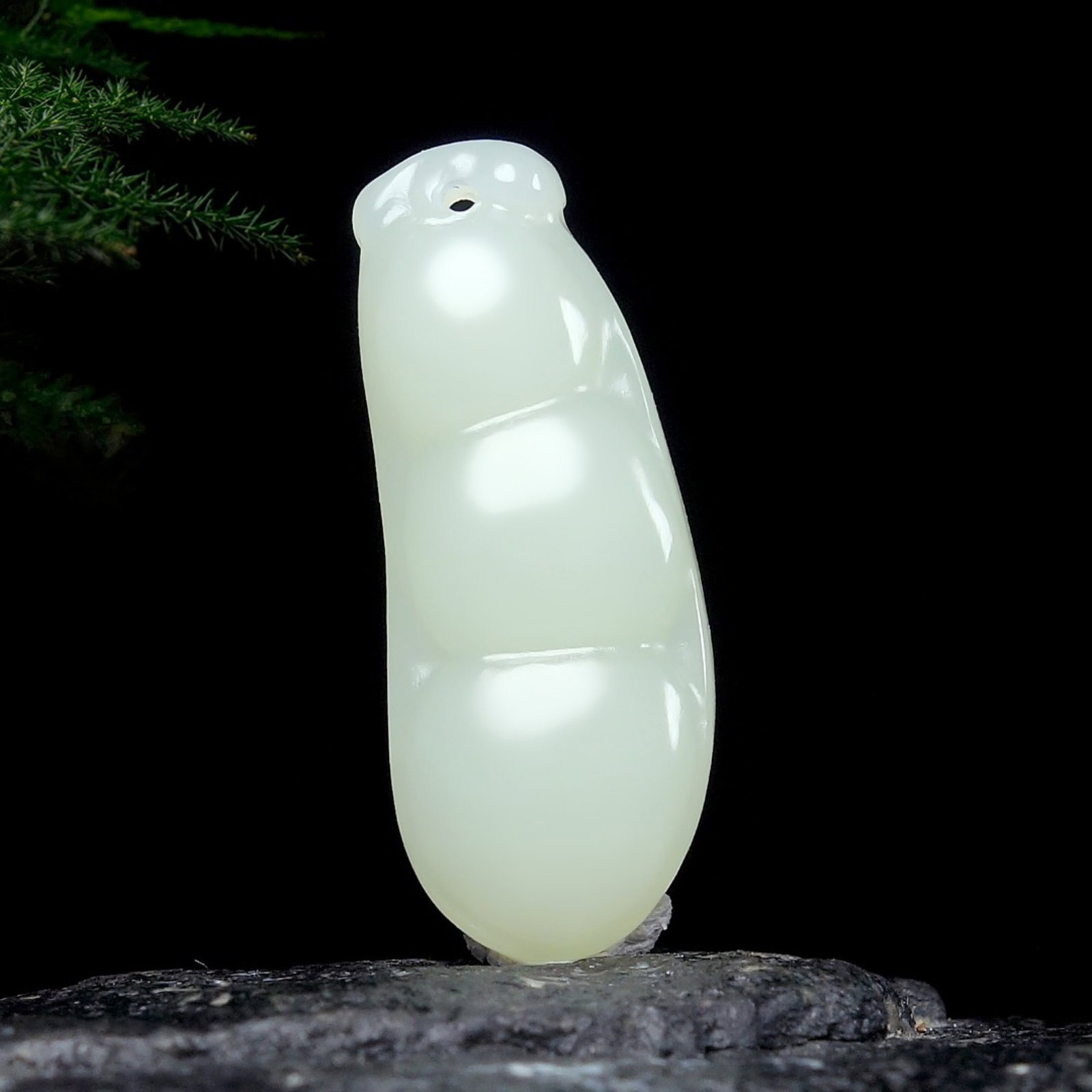 An Exquisite White Jade Pendant: An Exquisite White Jade Pendant,Size:33mmx13mmx6mm 白玉挂件