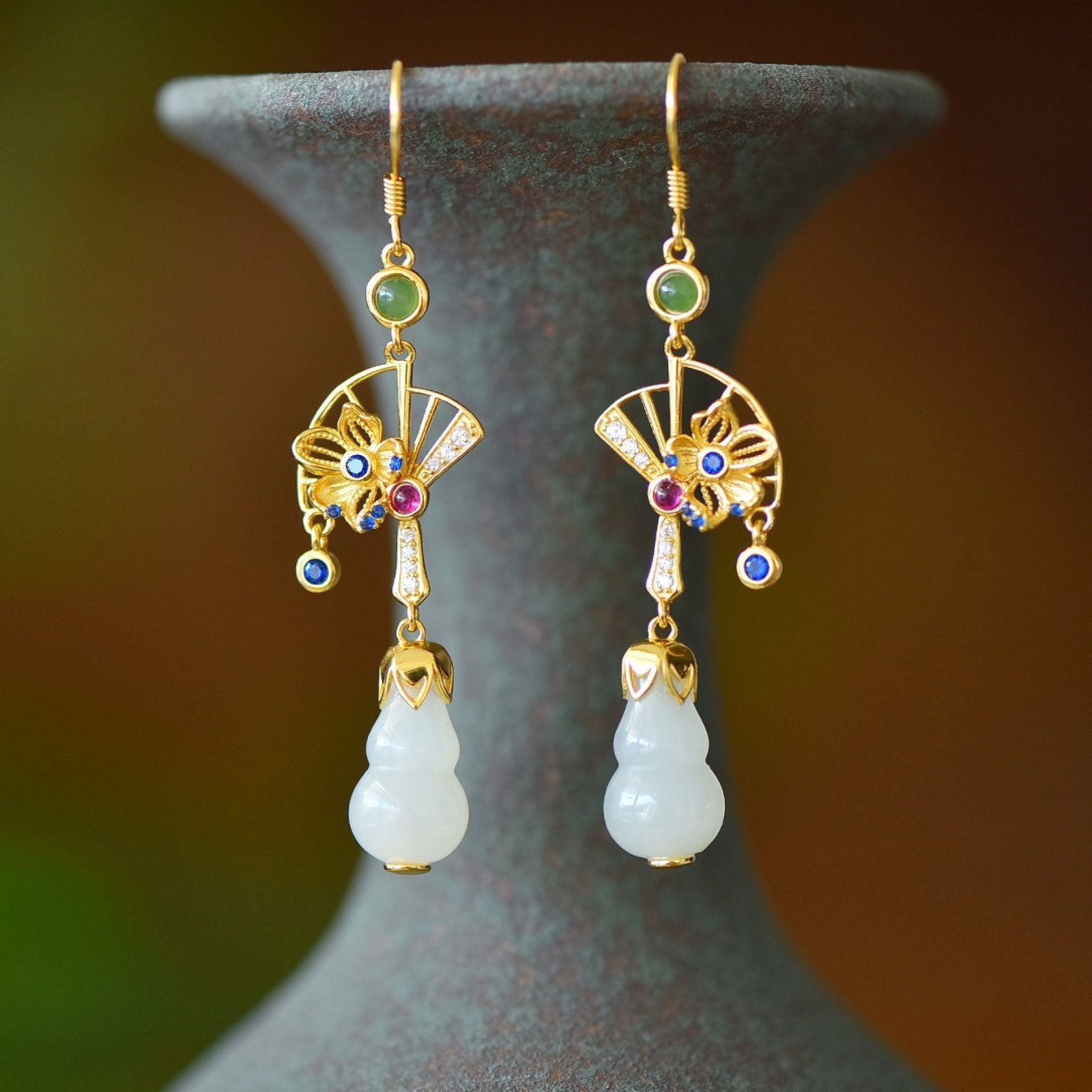 A Pair of Exquisite Sterling Silver-Gold Plated Inlaid White Jade Earrings: A Pair of Exquisite Sterling Silver-Gold Plated Inlaid White Jade Earrings,Size:9mmx16mm 一对纯银镀金镶白玉耳环