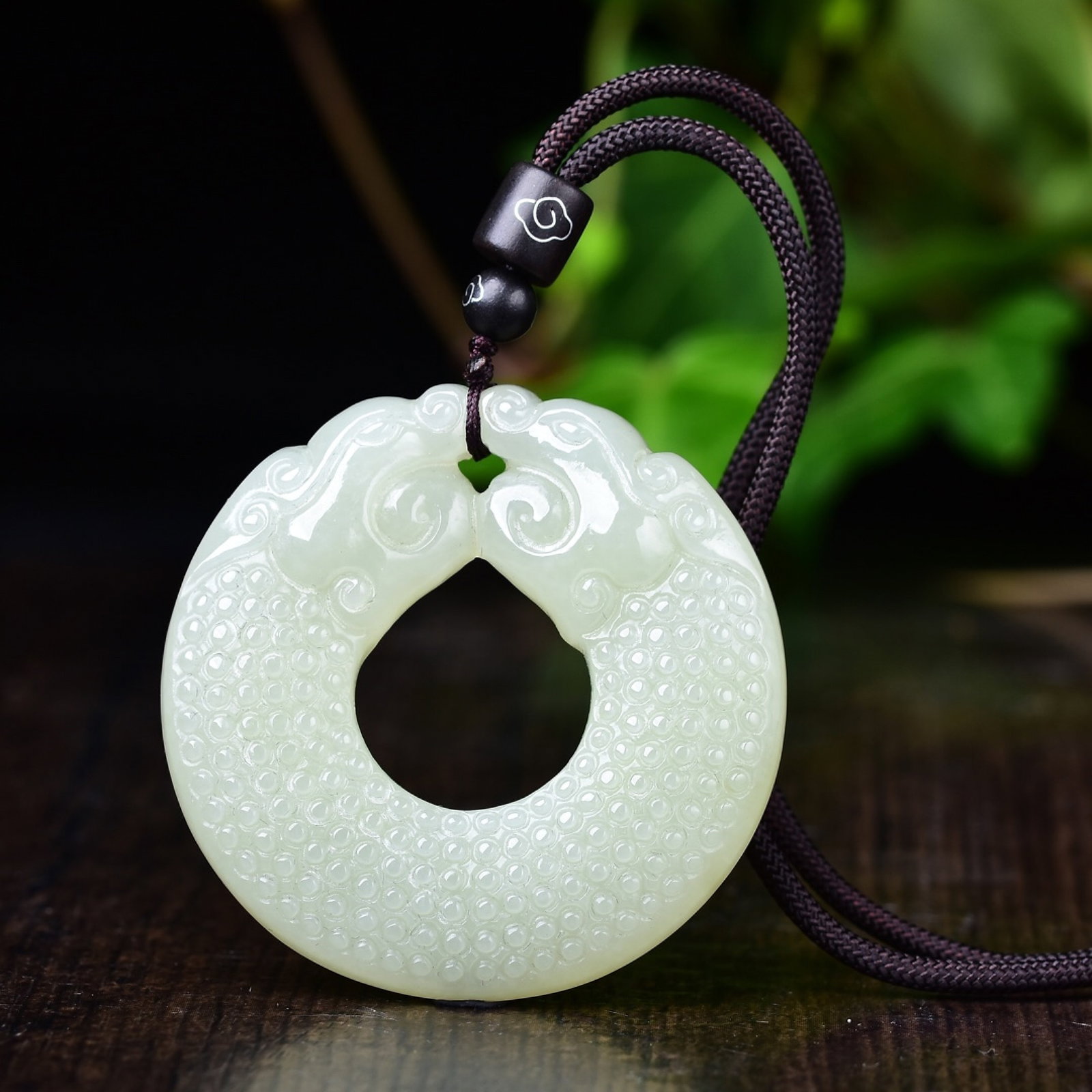 An Exquisite White Jade Dragon Pattern Pendant: An Exquisite White Jade Dragon Pattern Pendant,Size:51mmx51mmx8mm 寓意:吉祥 白玉龙纹吊坠