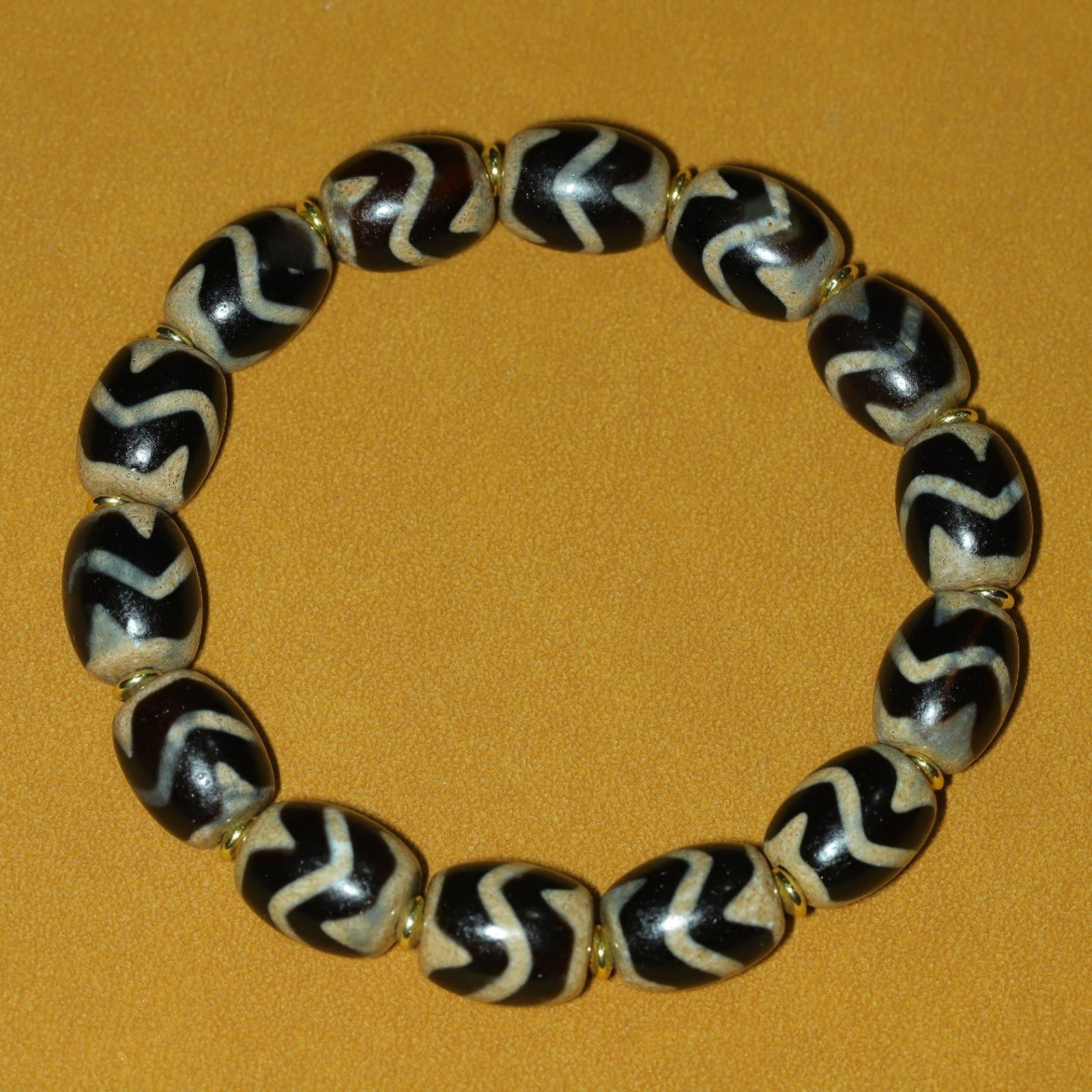 An Exquisite Dzi Bead Bracelets - 3