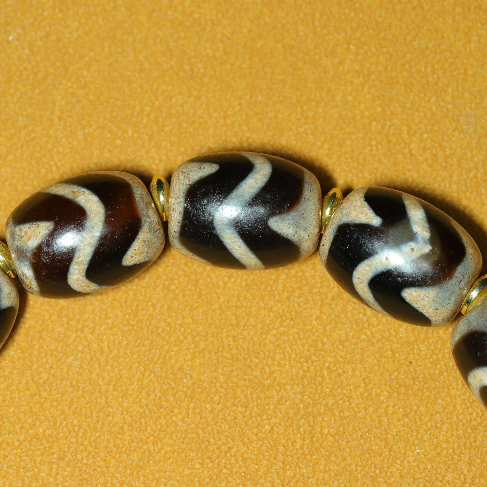 An Exquisite Dzi Bead Bracelets - 5