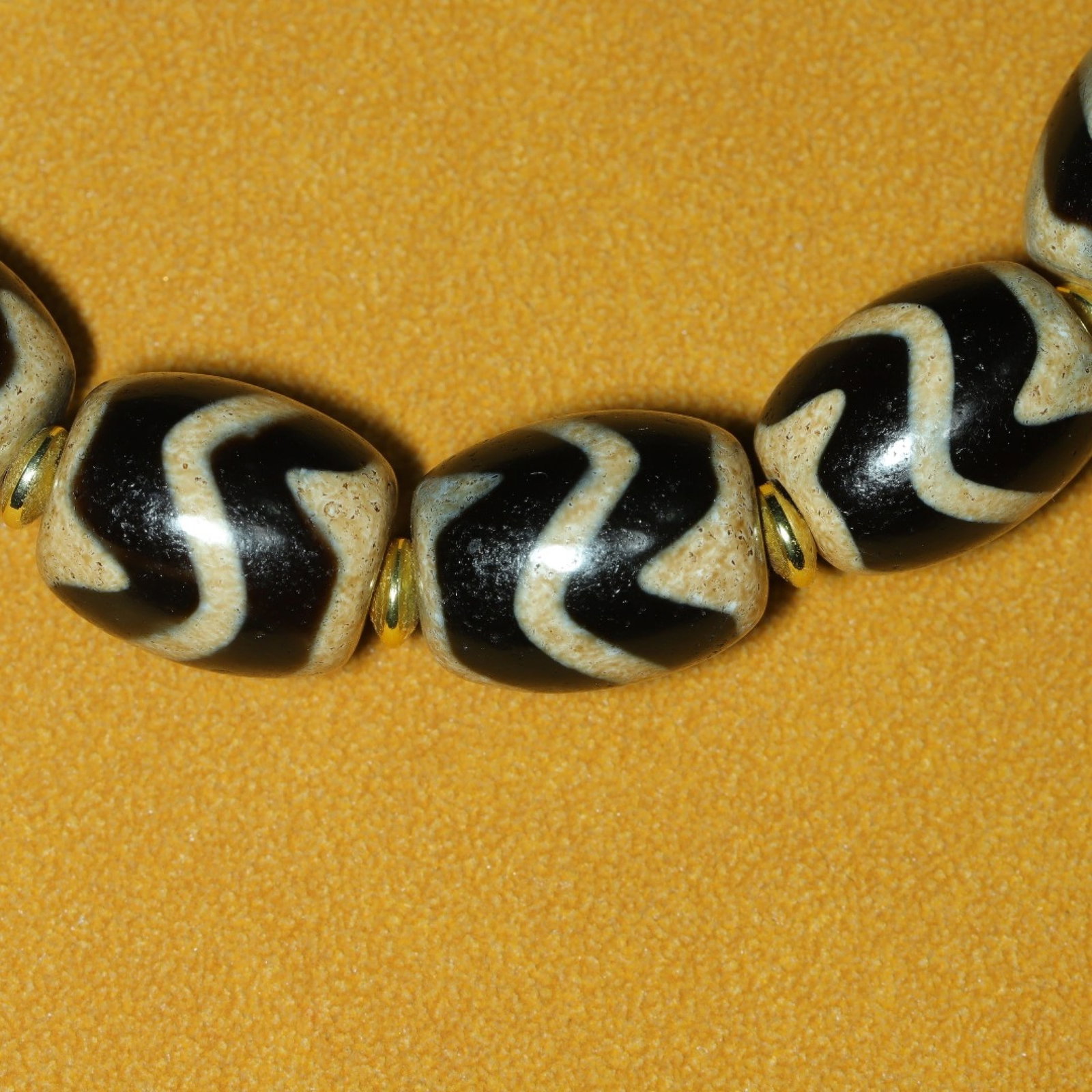 An Exquisite Dzi Bead Bracelets - 6
