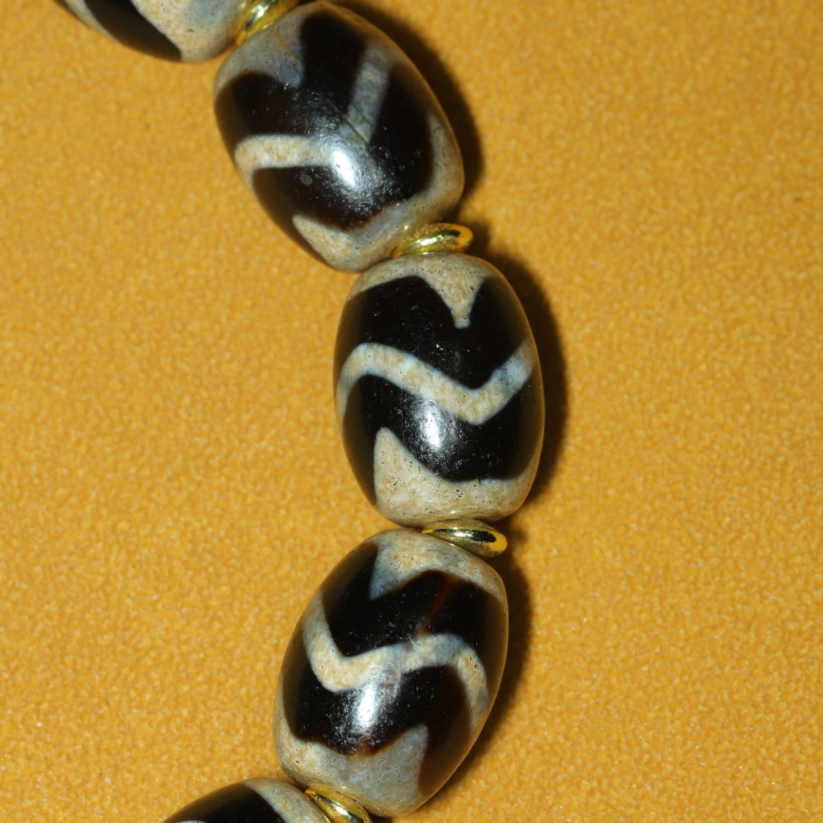 An Exquisite Dzi Bead Bracelets - 8