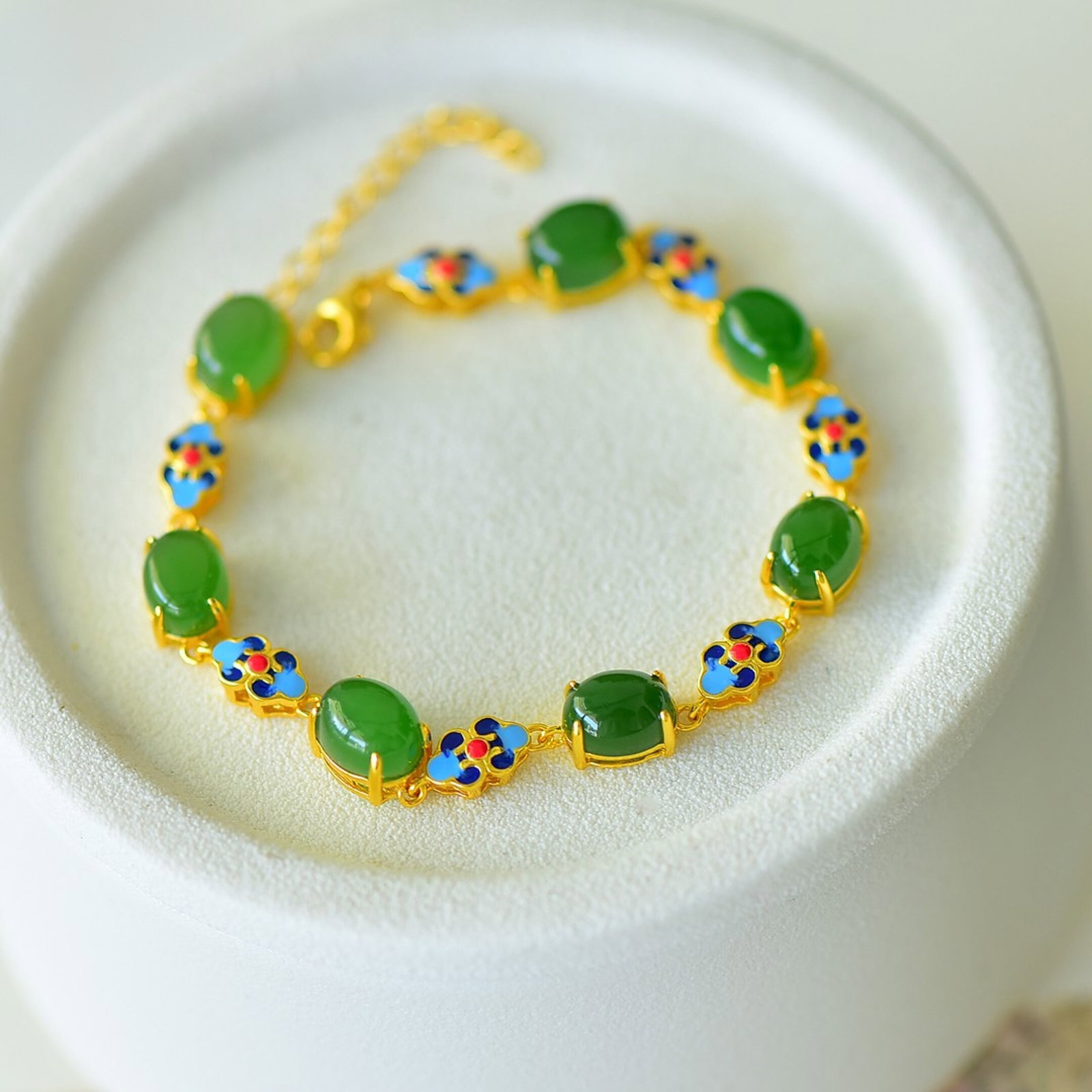 An Exquisite Sterling Silver-Gold Plated Inlaid Jasper Enamel Bracelet: An Exquisite Sterling Silver-Gold Plated Inlaid Jasper Enamel Bracelet,Size:7mmx9mm 纯银镀金镶碧玉珐琅手链