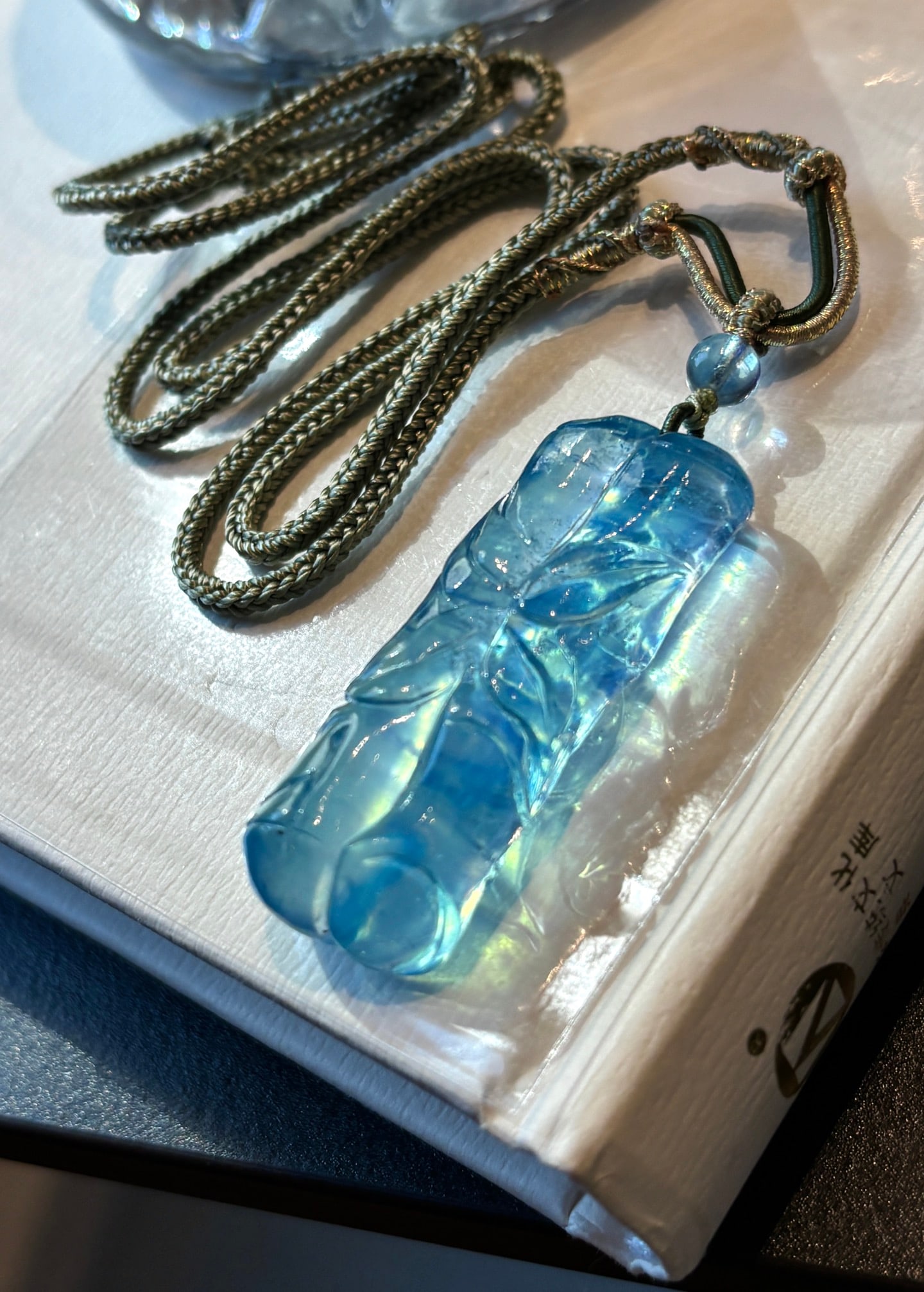 An Exquisite Aquamarine Bamboo Pattern Pendant: An Exquisite Aquamarine Bamboo Pattern Pendant,Size:46mmx17mm,Total Weight:19.3g 海蓝宝竹纹吊坠