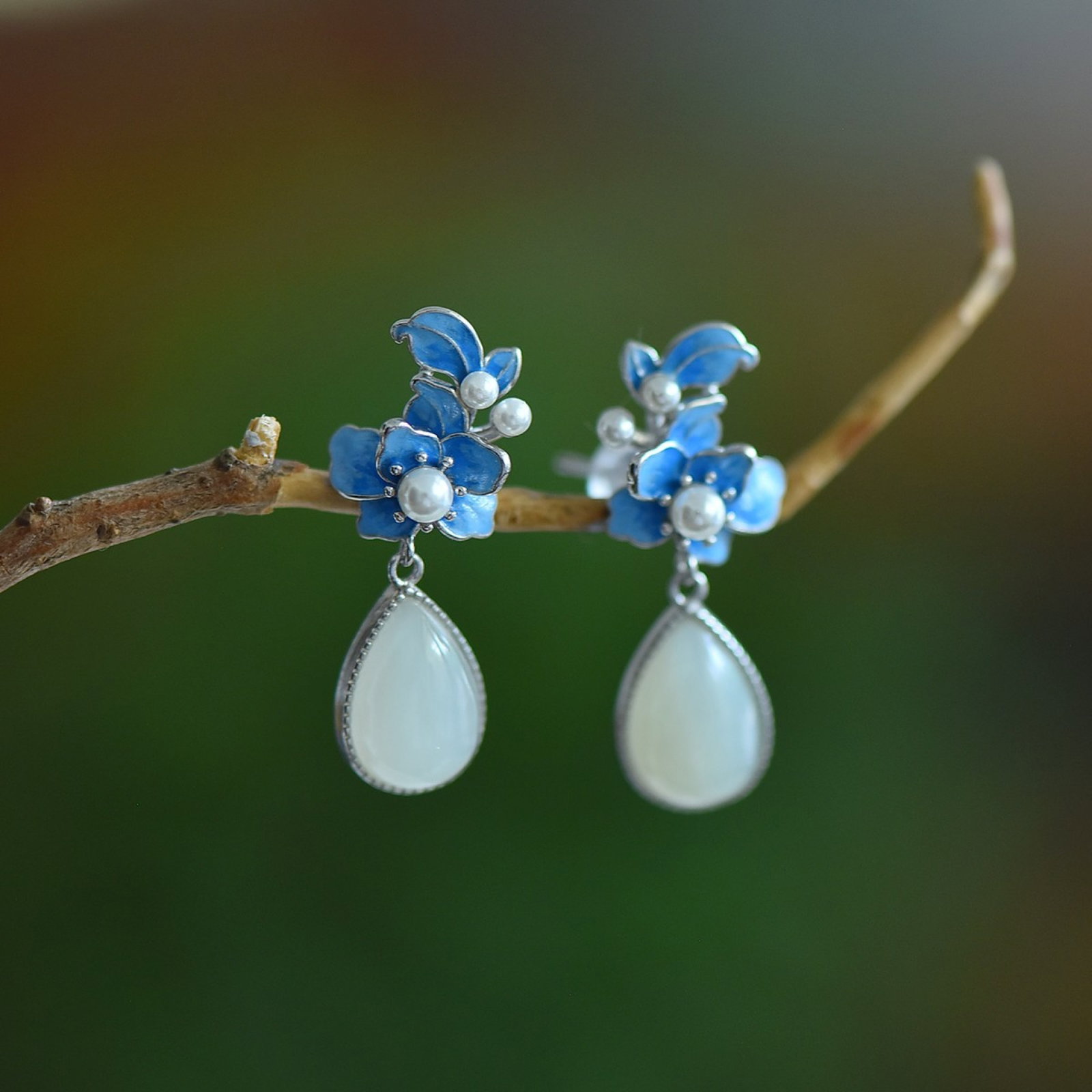 A Pair of Exquisite Sterling Silver Inlaid White Jade Earrings,Inlaid Pearls: A Pair of Exquisite Sterling Silver Inlaid White Jade Earrings,Inlaid Pearls,Size:8mmx12mm 一对纯银镶白玉耳环,嵌珍珠