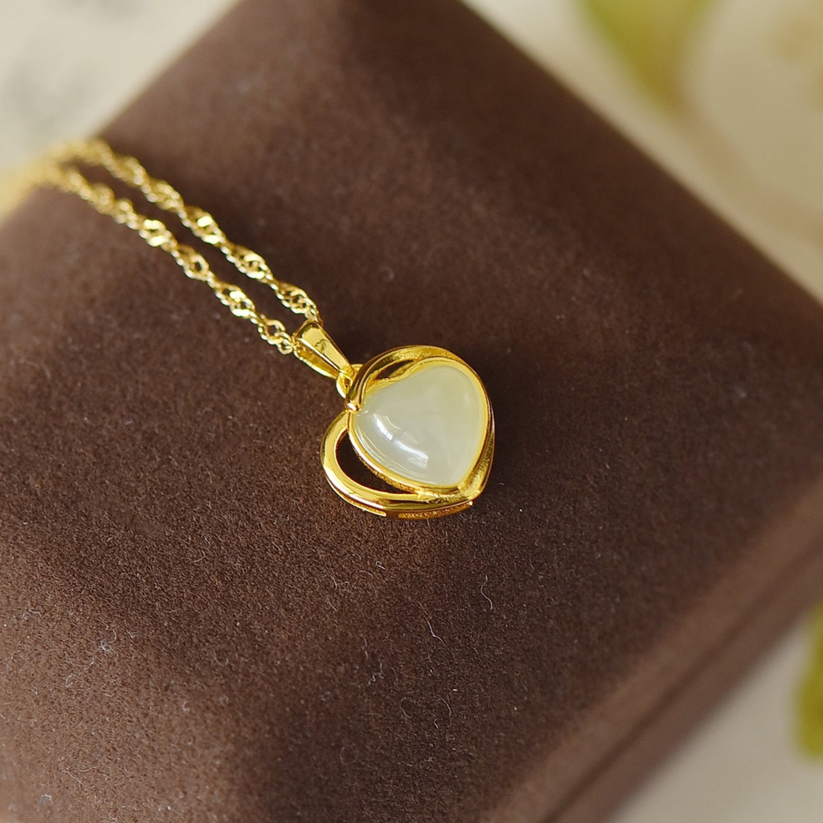 An Exquisite Sterling Silver-Gold Plated Inlaid White Jade Pendant: An Exquisite Sterling Silver-Gold Plated Inlaid White Jade Pendant,纯银镀金镶白玉吊坠