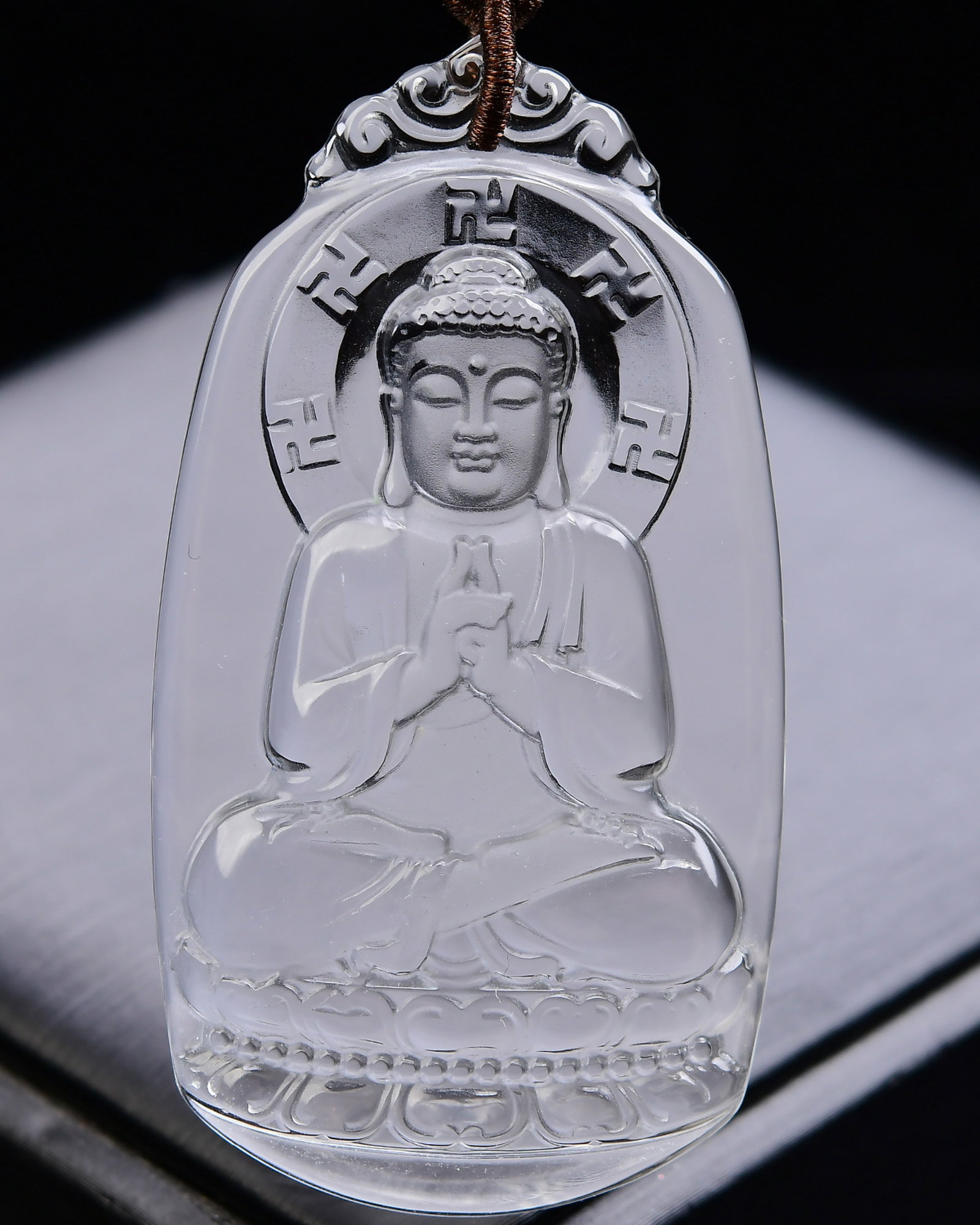 An Exquisite Crystal Sakyamuni Pattern Pendant: An Exquisite Crystal Sakyamuni Pattern Pendant,Size:66mmx35mmx10mm,Weight:47.5g 水晶如来像纹吊坠 寓意:八大守护ణ
